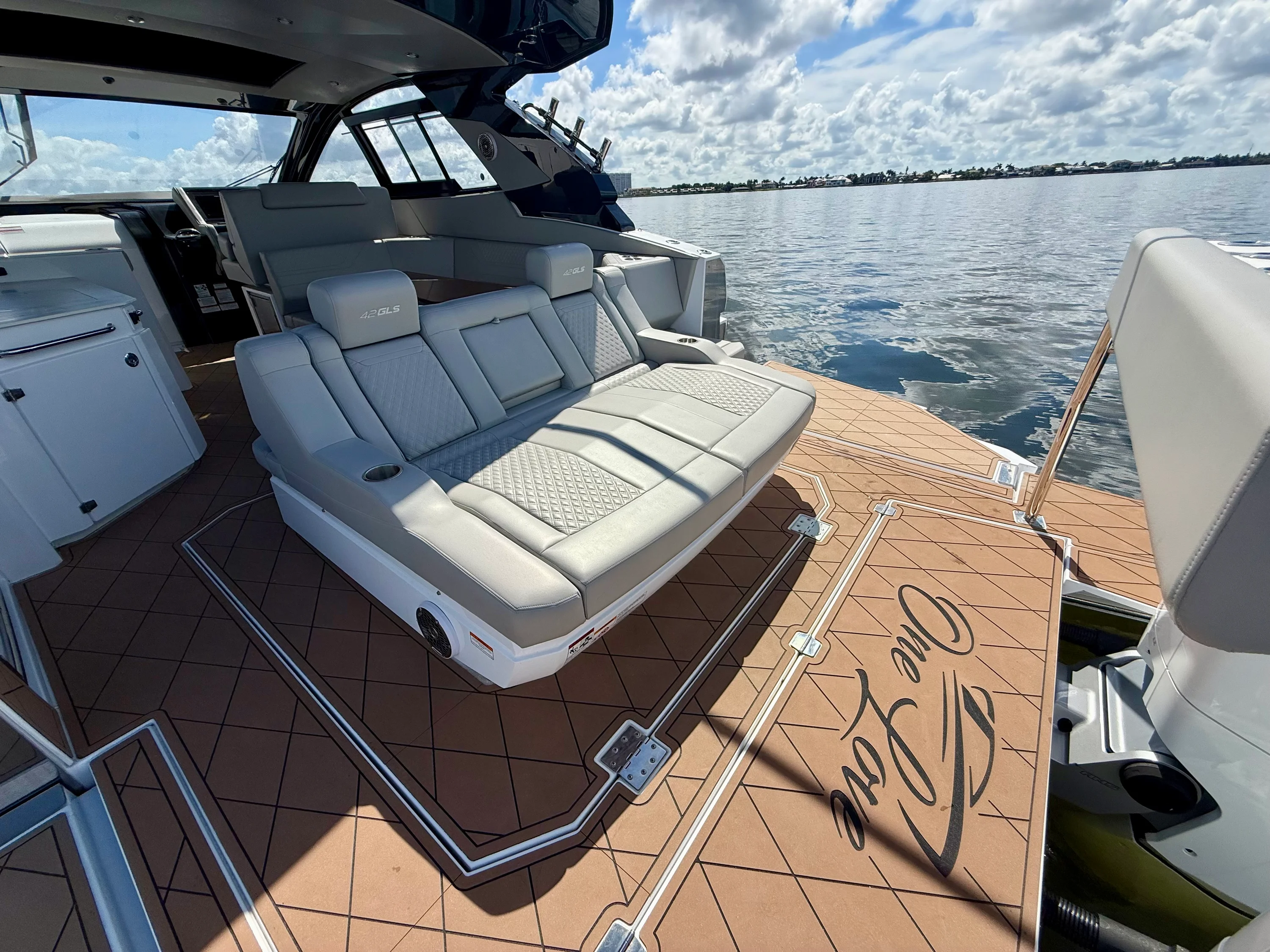 2024 Cruisers Yachts 42 GLS OB Image Thumbnail #14
