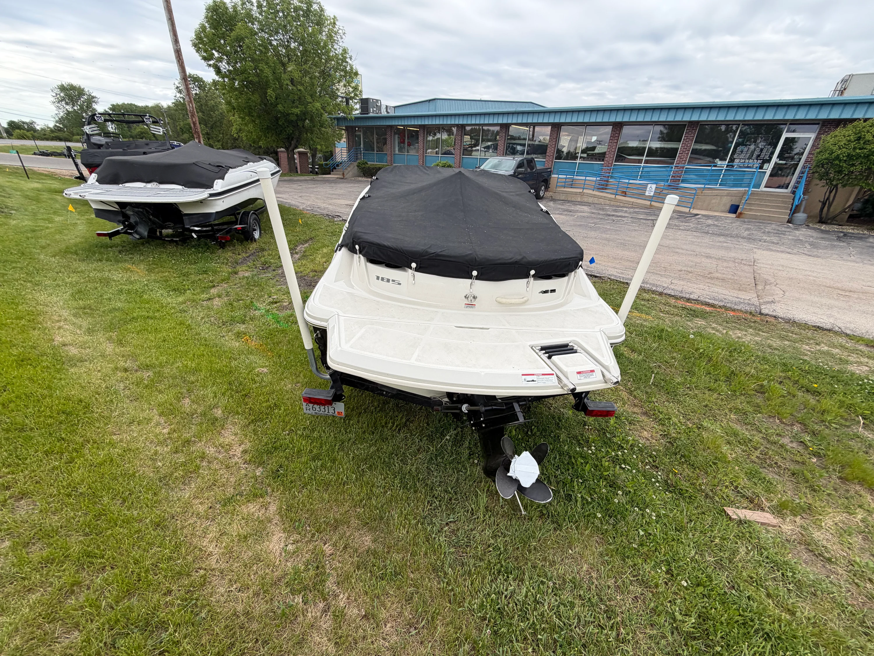 2010 Sea Ray 185 SP/SS Image Thumbnail #3