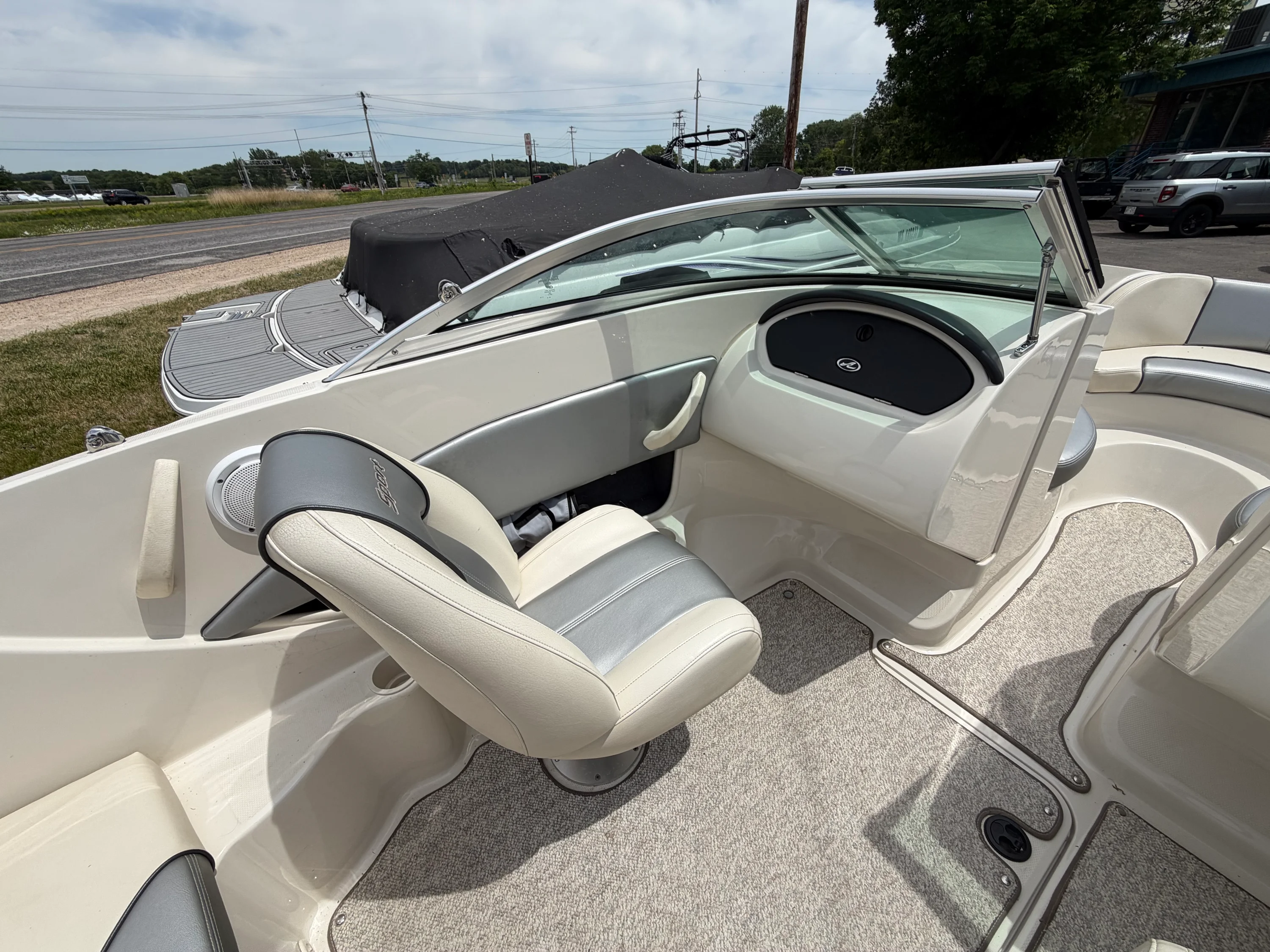 2010 Sea Ray 185 SP/SS Image Thumbnail #26