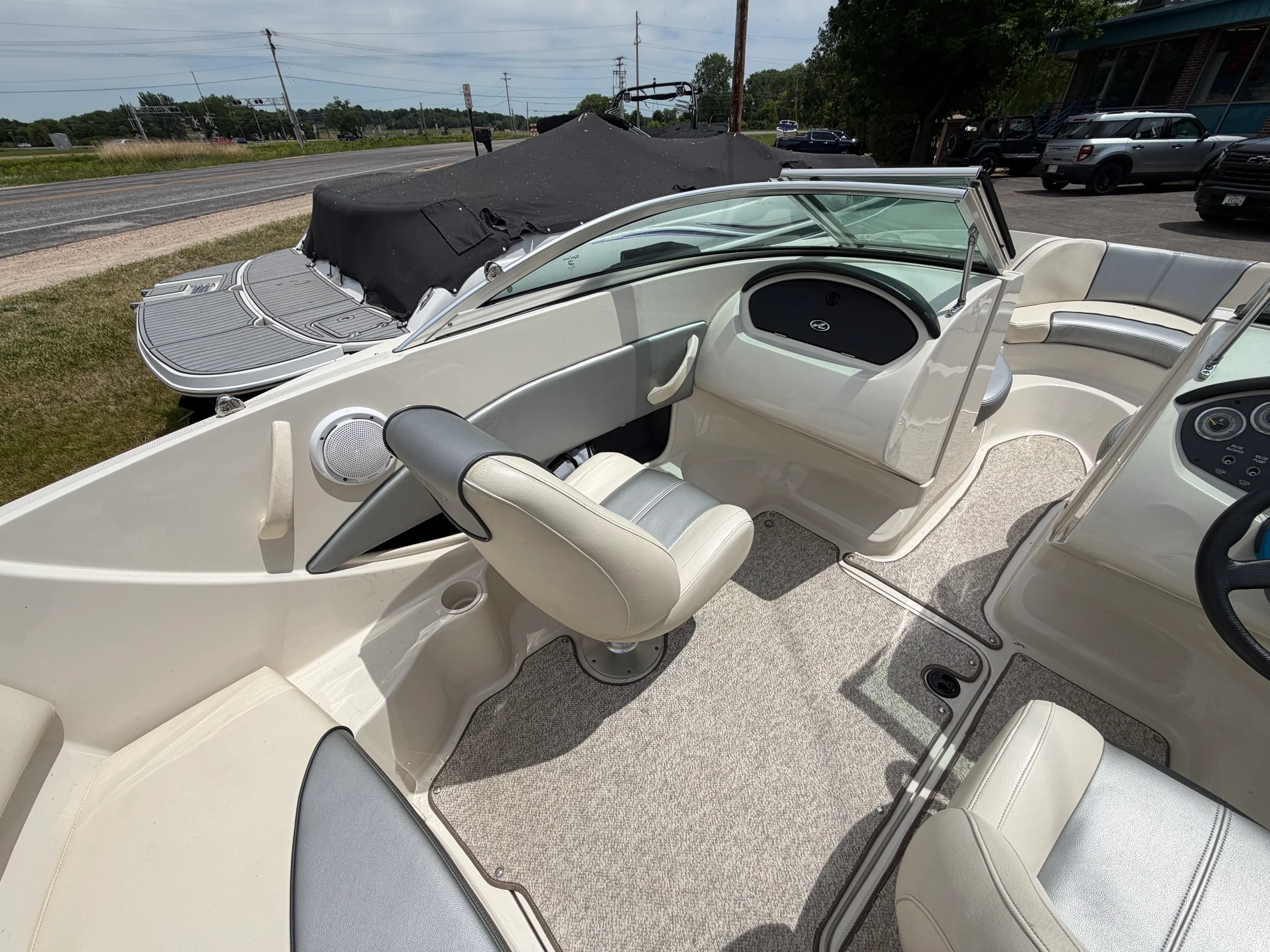 2010 Sea Ray 185 SP/SS Image Thumbnail #22