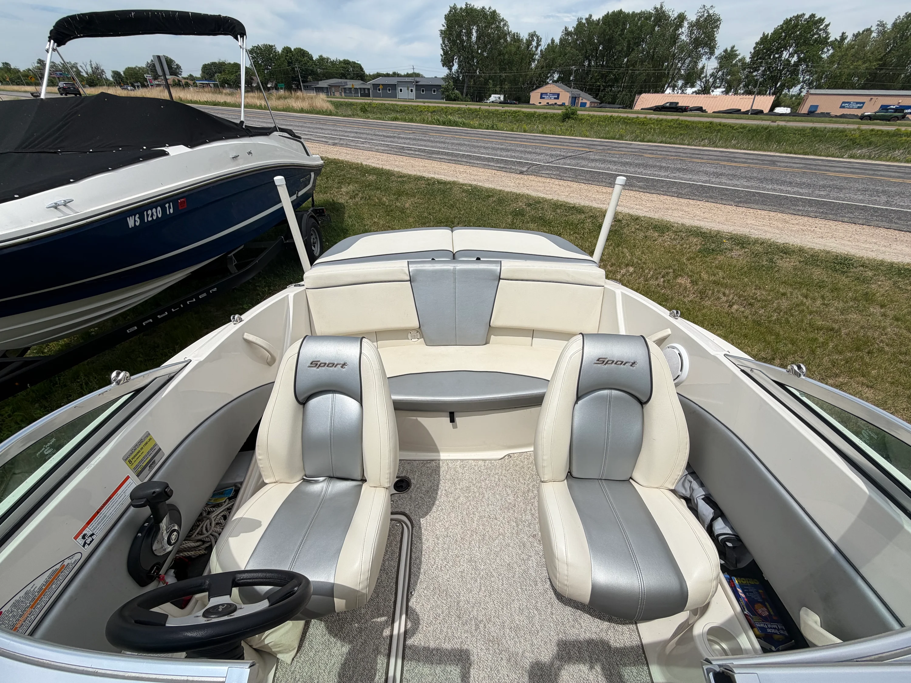 2010 Sea Ray 185 SP/SS Image Thumbnail #29