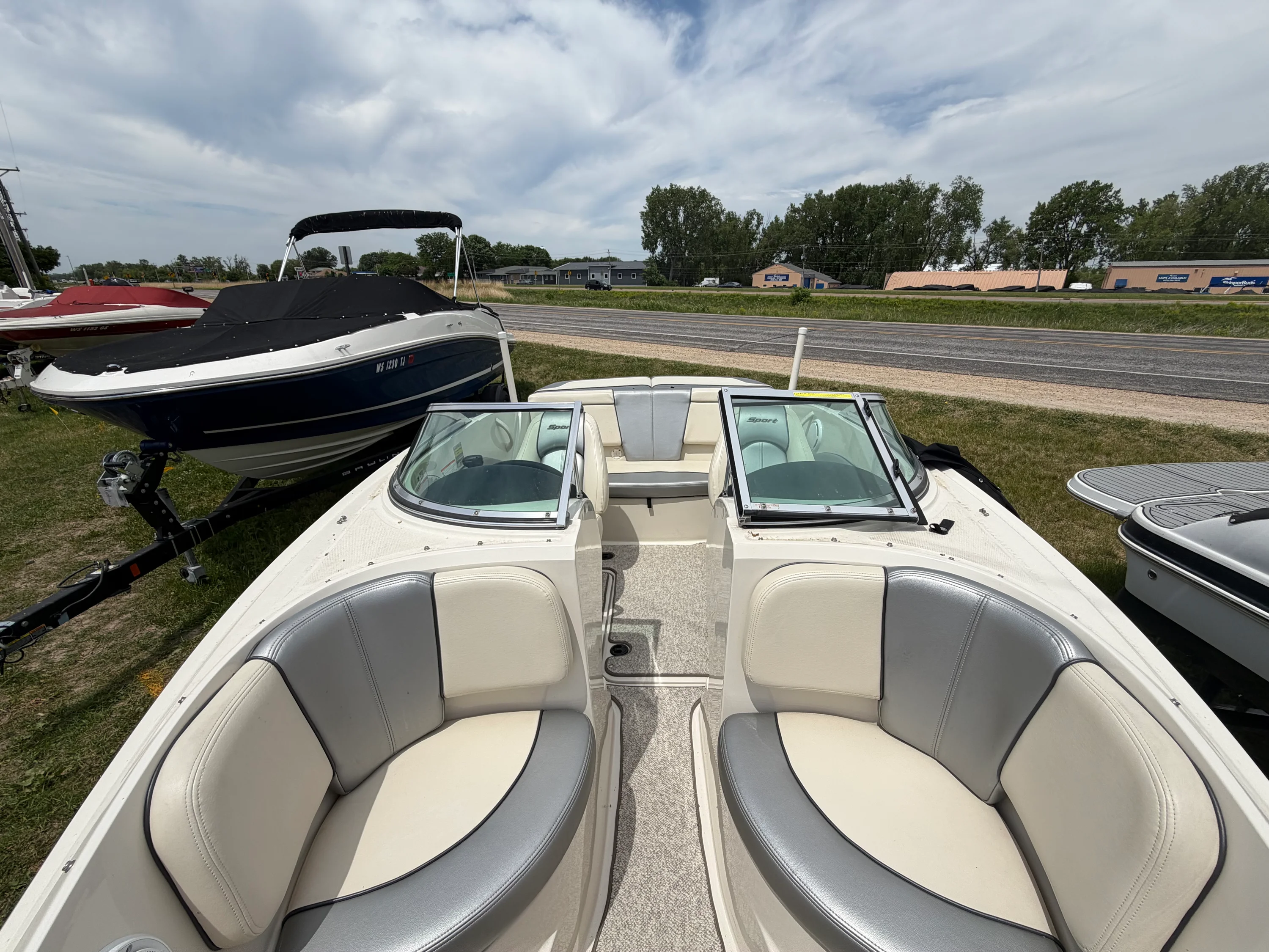 2010 Sea Ray 185 SP/SS Image Thumbnail #31
