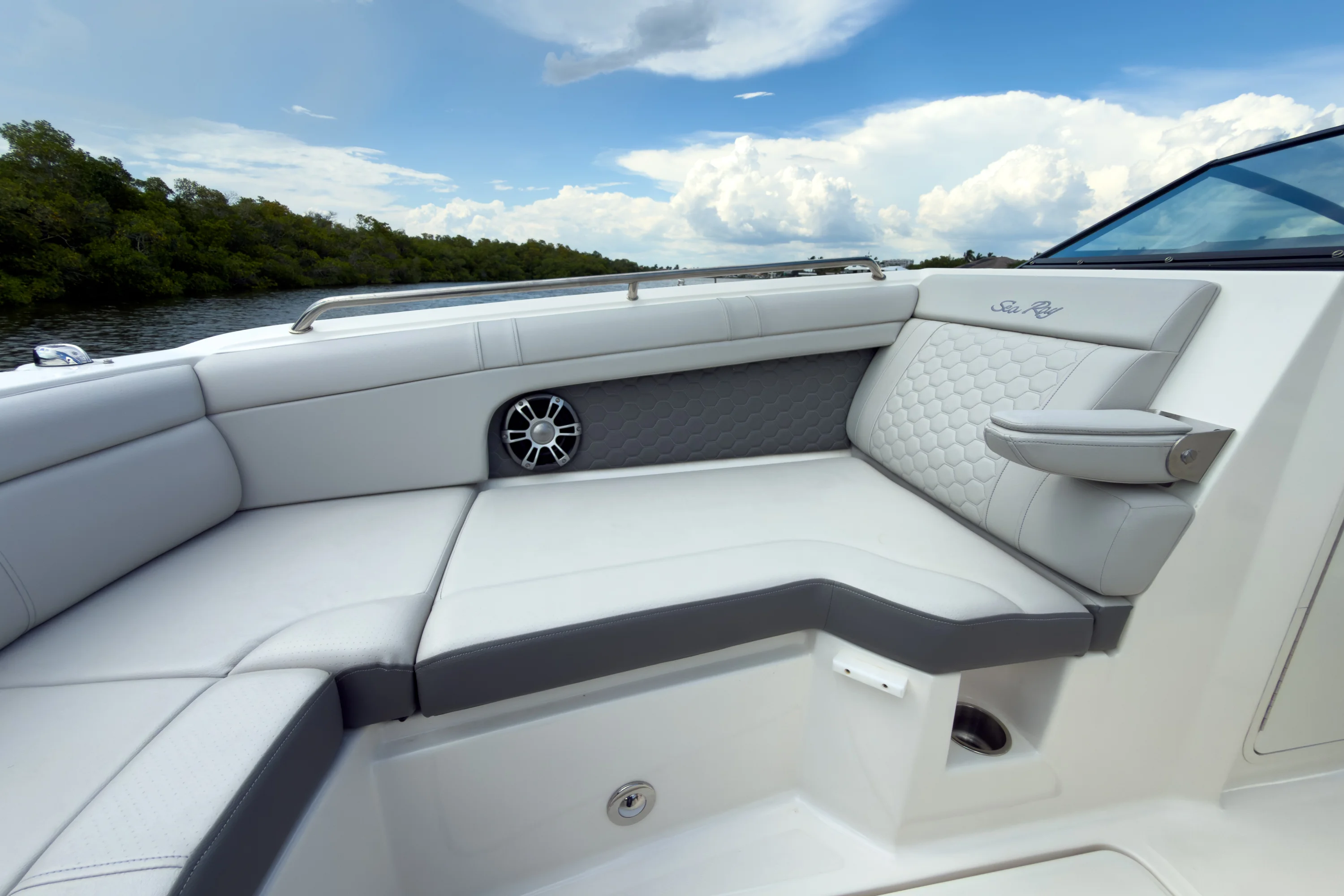 2024 Sea Ray SDX 270 Outboard Image Thumbnail #19