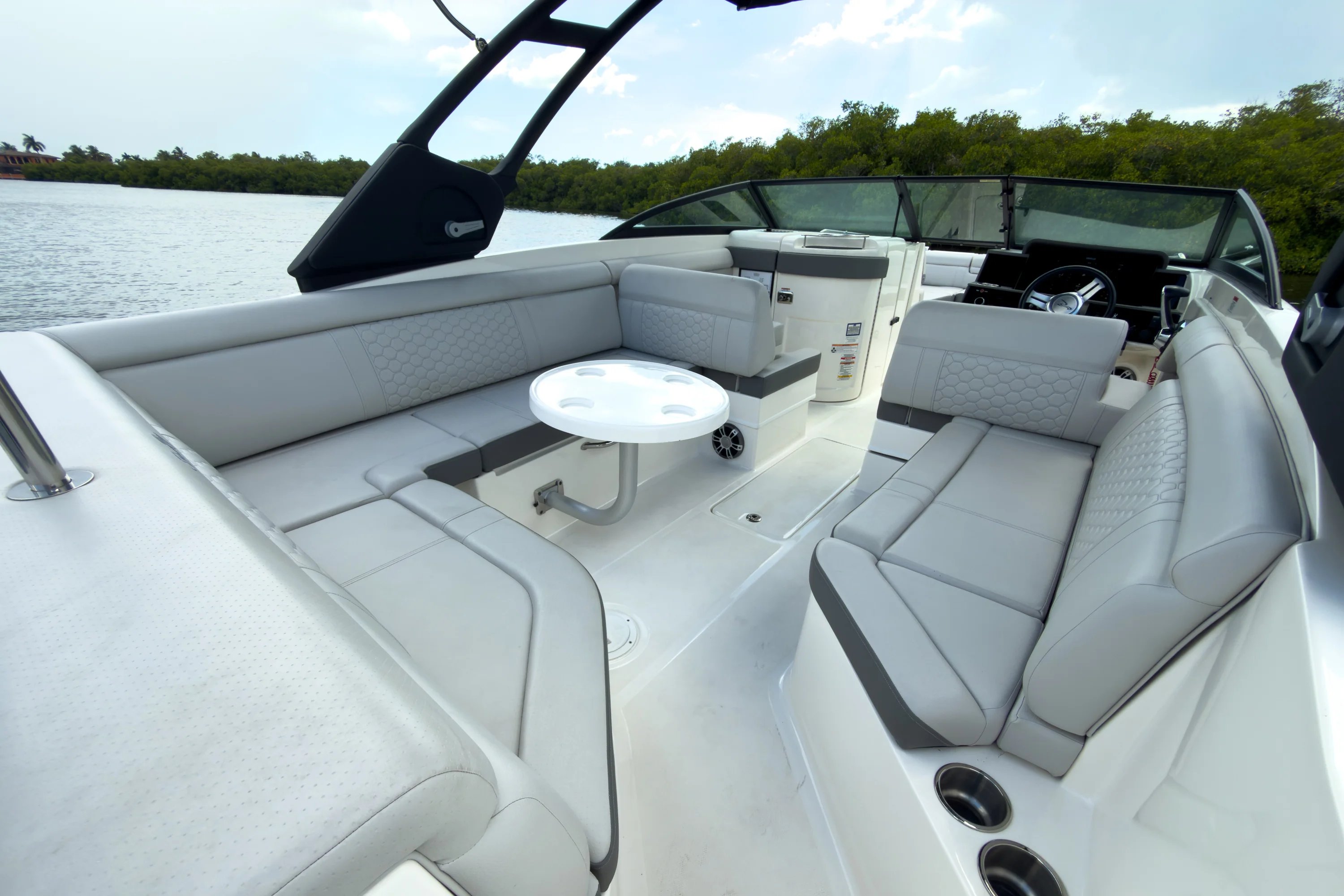 2024 Sea Ray SDX 270 Outboard Image Thumbnail #5