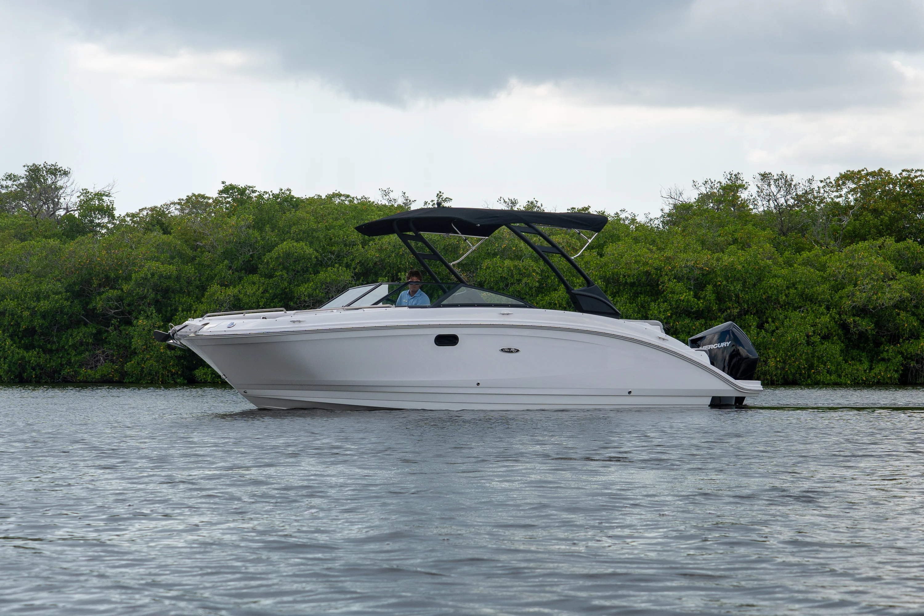 2024 Sea Ray SDX 270 Outboard Image Thumbnail #2
