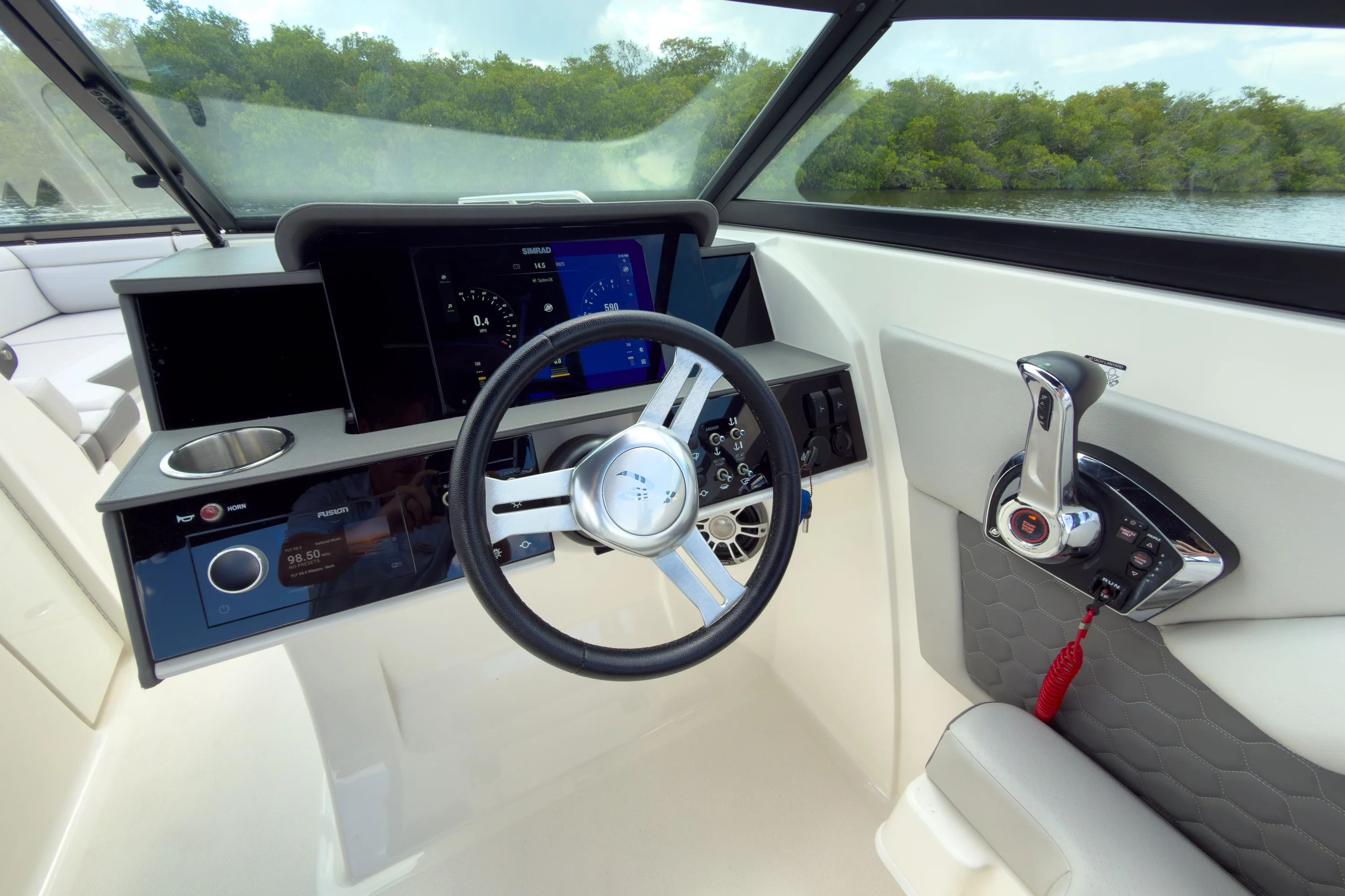 2024 Sea Ray SDX 270 Outboard Image Thumbnail #10