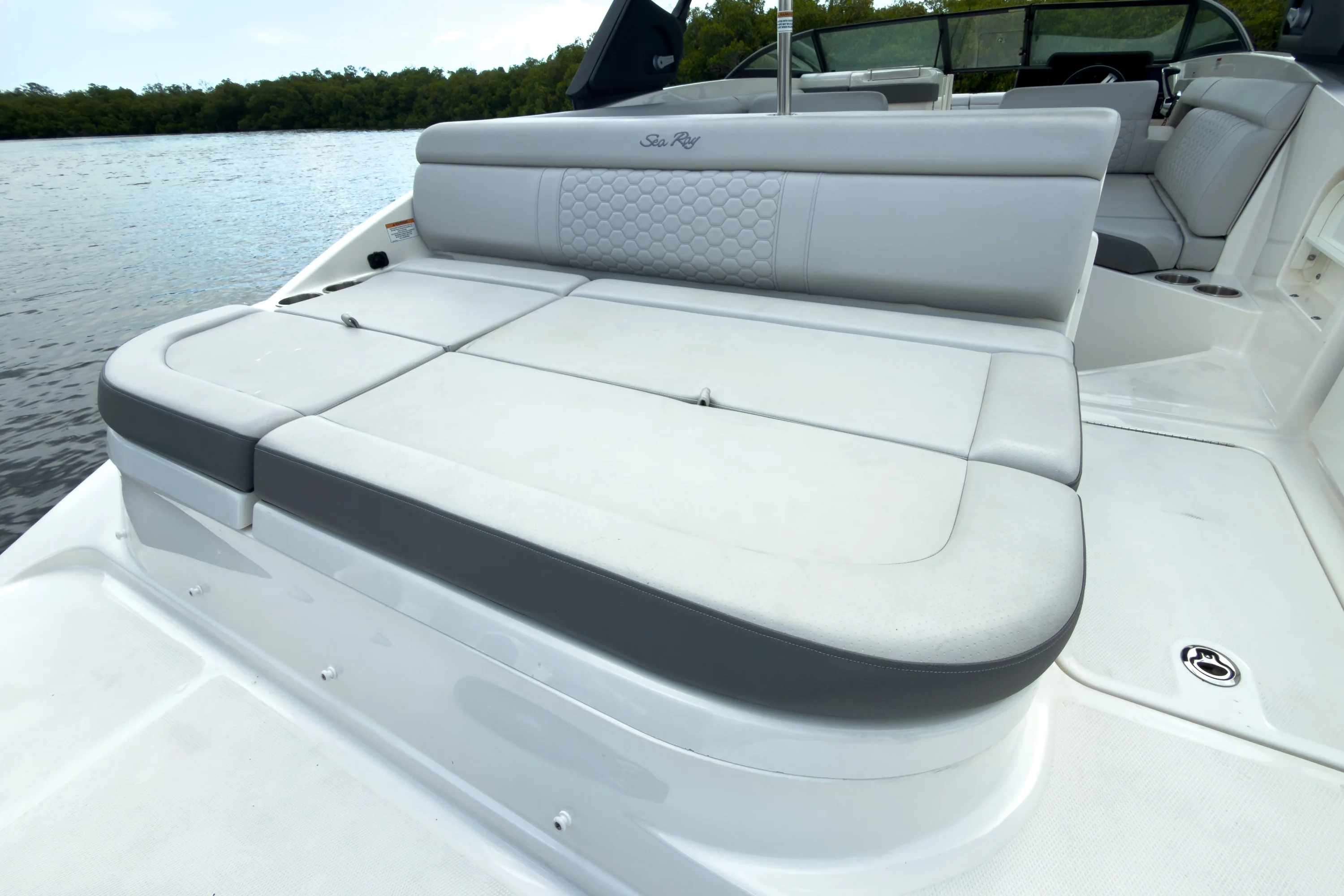 2024 Sea Ray SDX 270 Outboard Image Thumbnail #4
