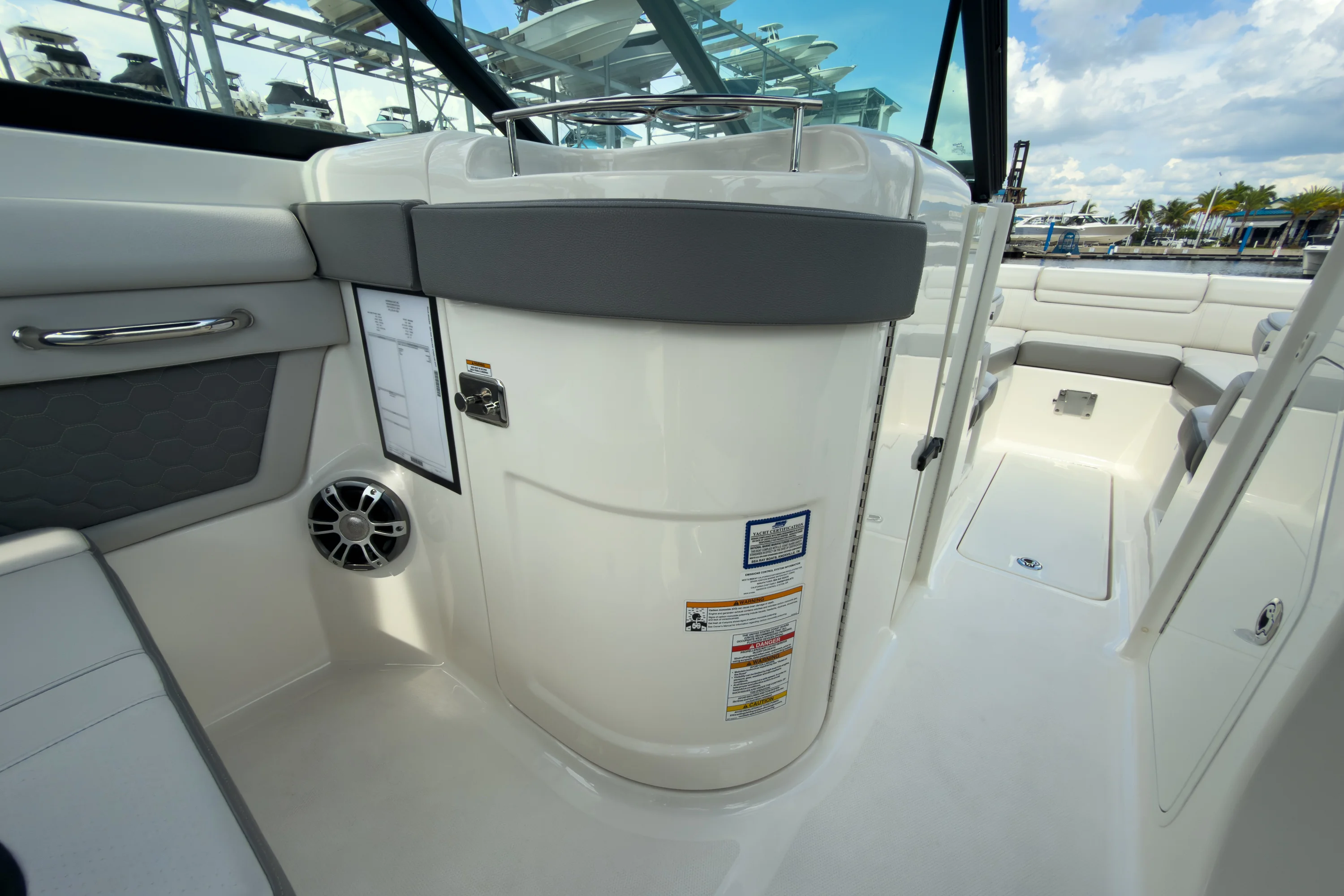 2024 Sea Ray SDX 270 Outboard Image Thumbnail #15