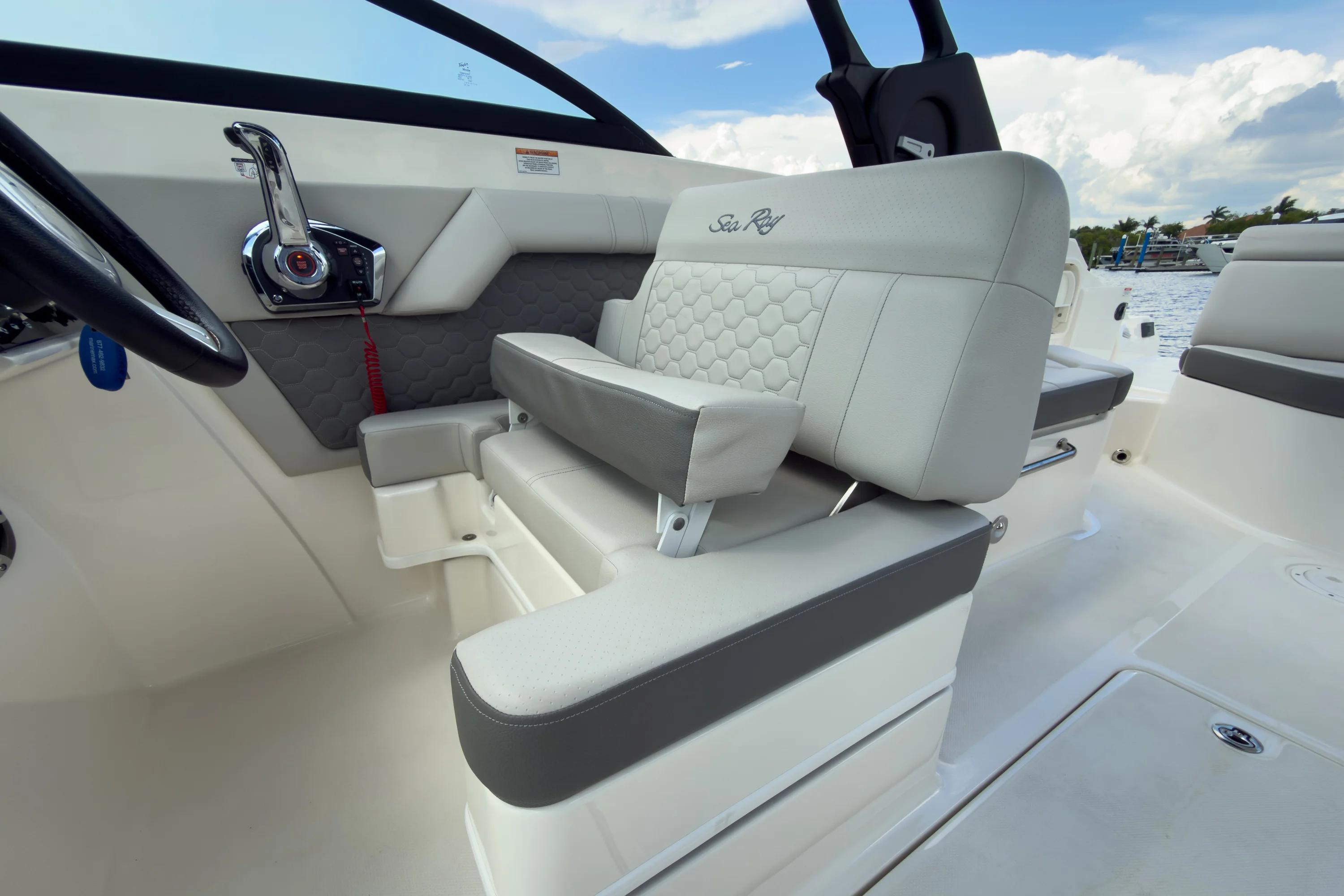 2024 Sea Ray SDX 270 Outboard Image Thumbnail #13