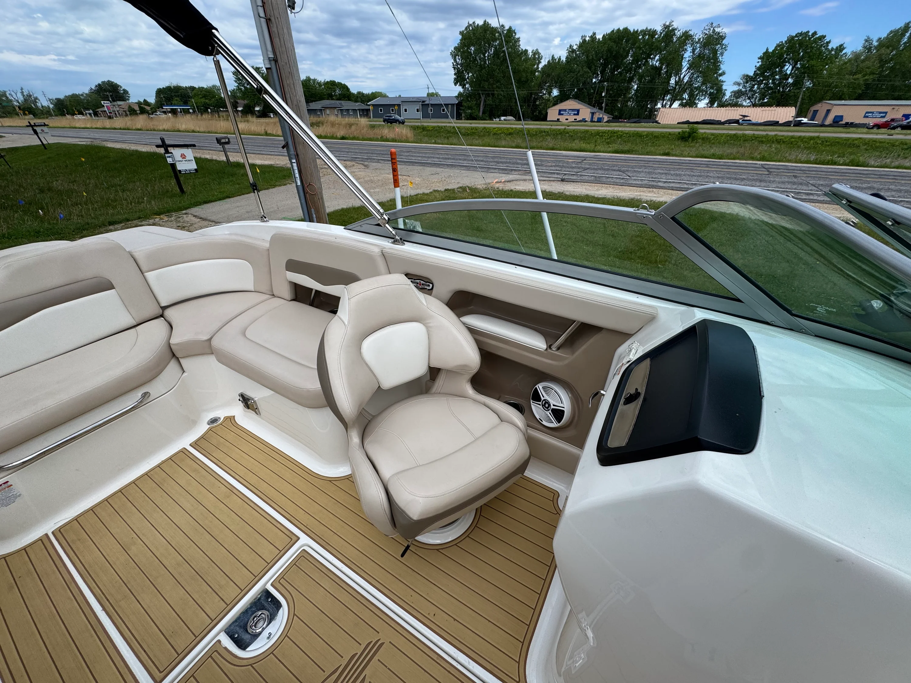 2011 Chaparral 246SSI Image Thumbnail #13