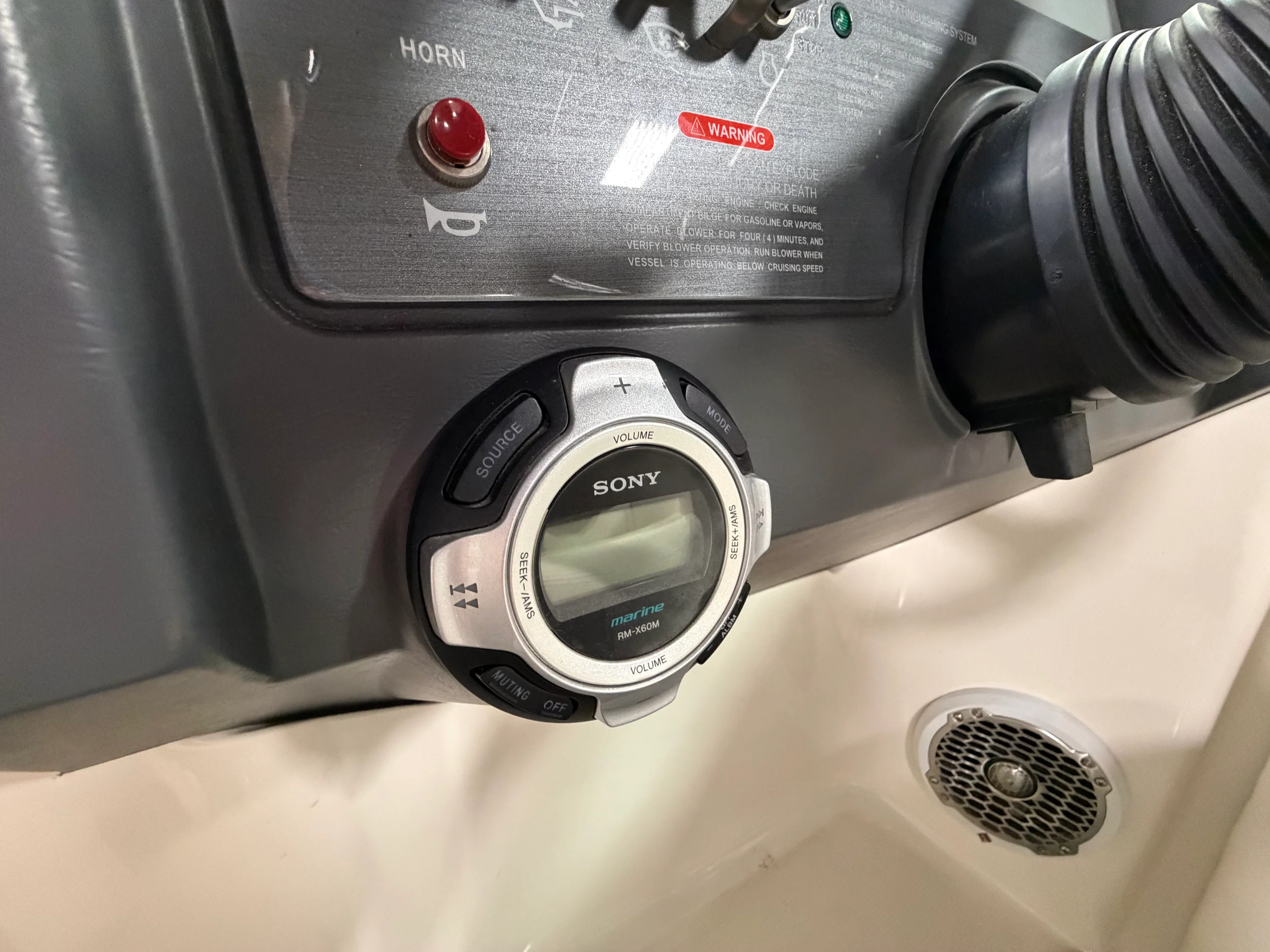 2012 Sea Ray 220 SD Image Thumbnail #15