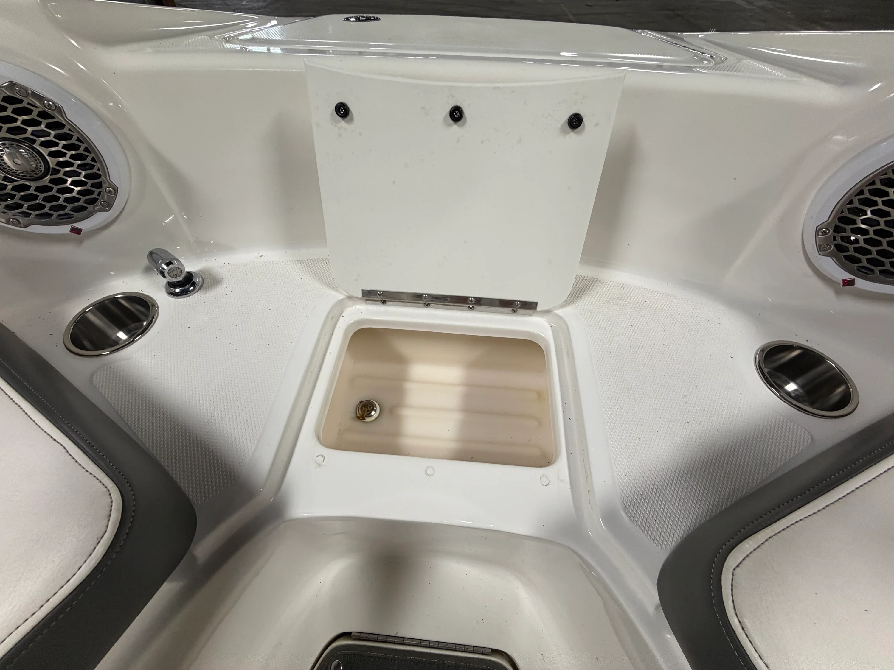 2012 Sea Ray 220 SD Image Thumbnail #29