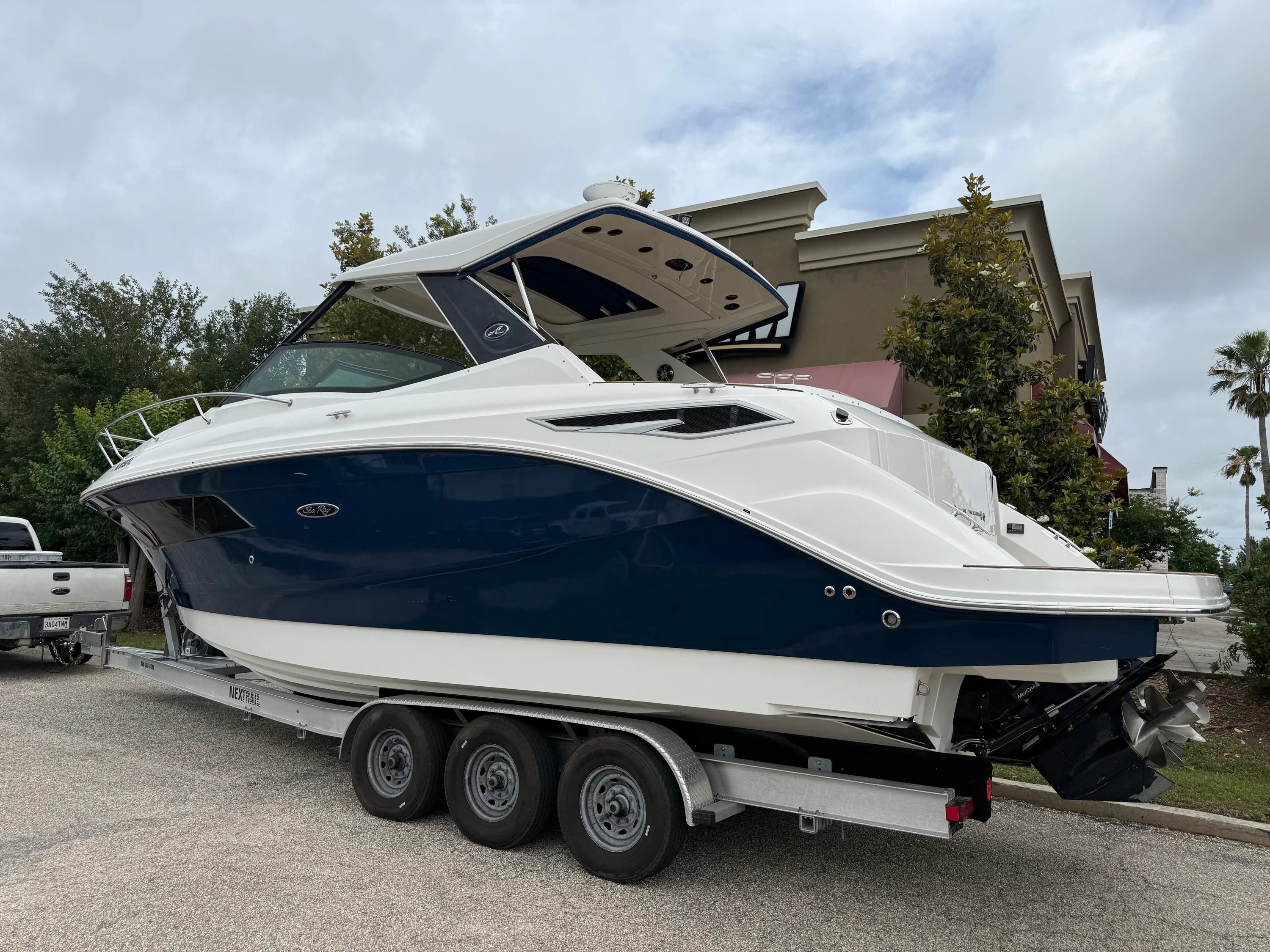 2020 Sea Ray 320 SUNDANCER Image Thumbnail #9