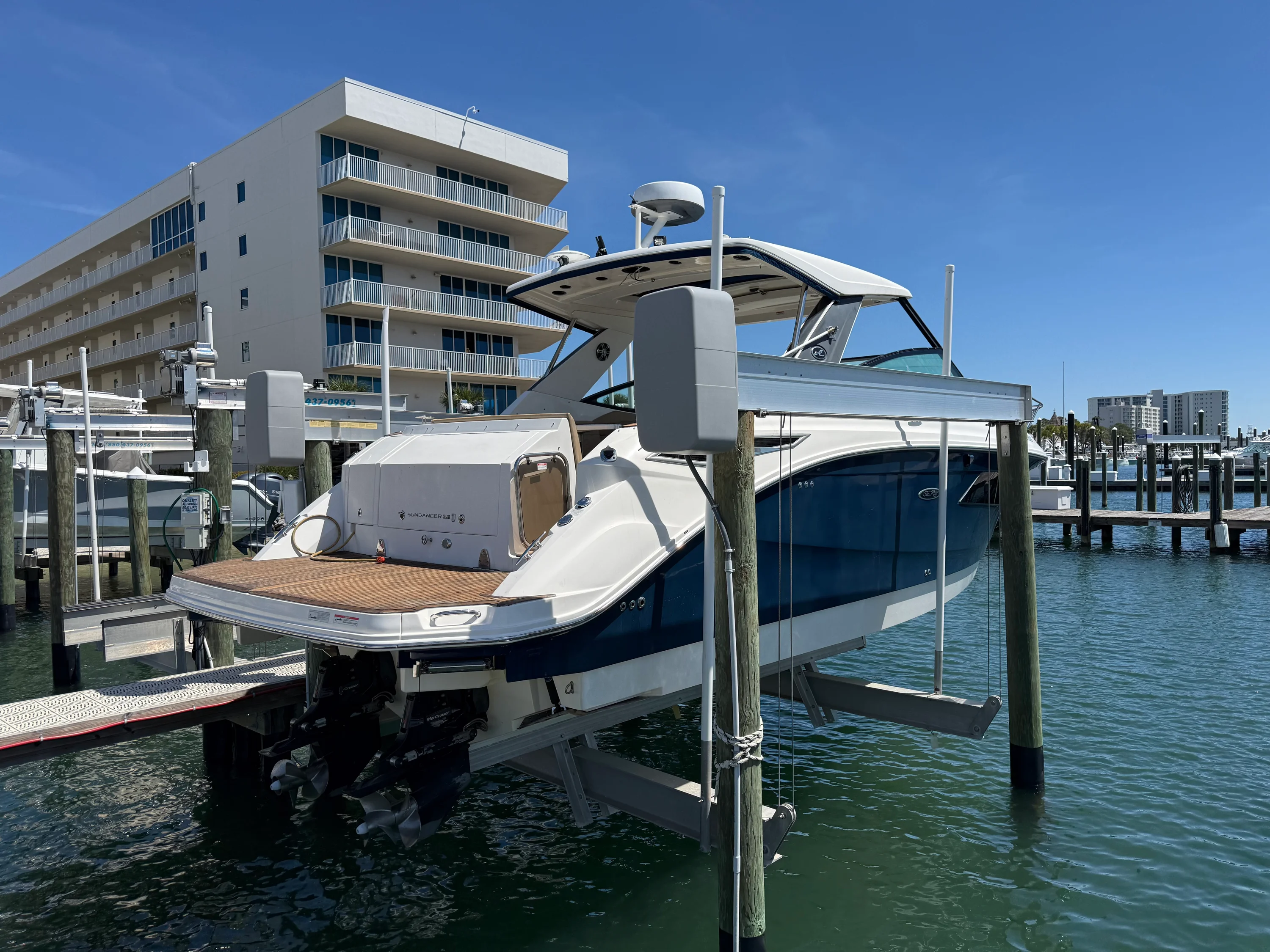 2020 Sea Ray 320 SUNDANCER Image Thumbnail #2