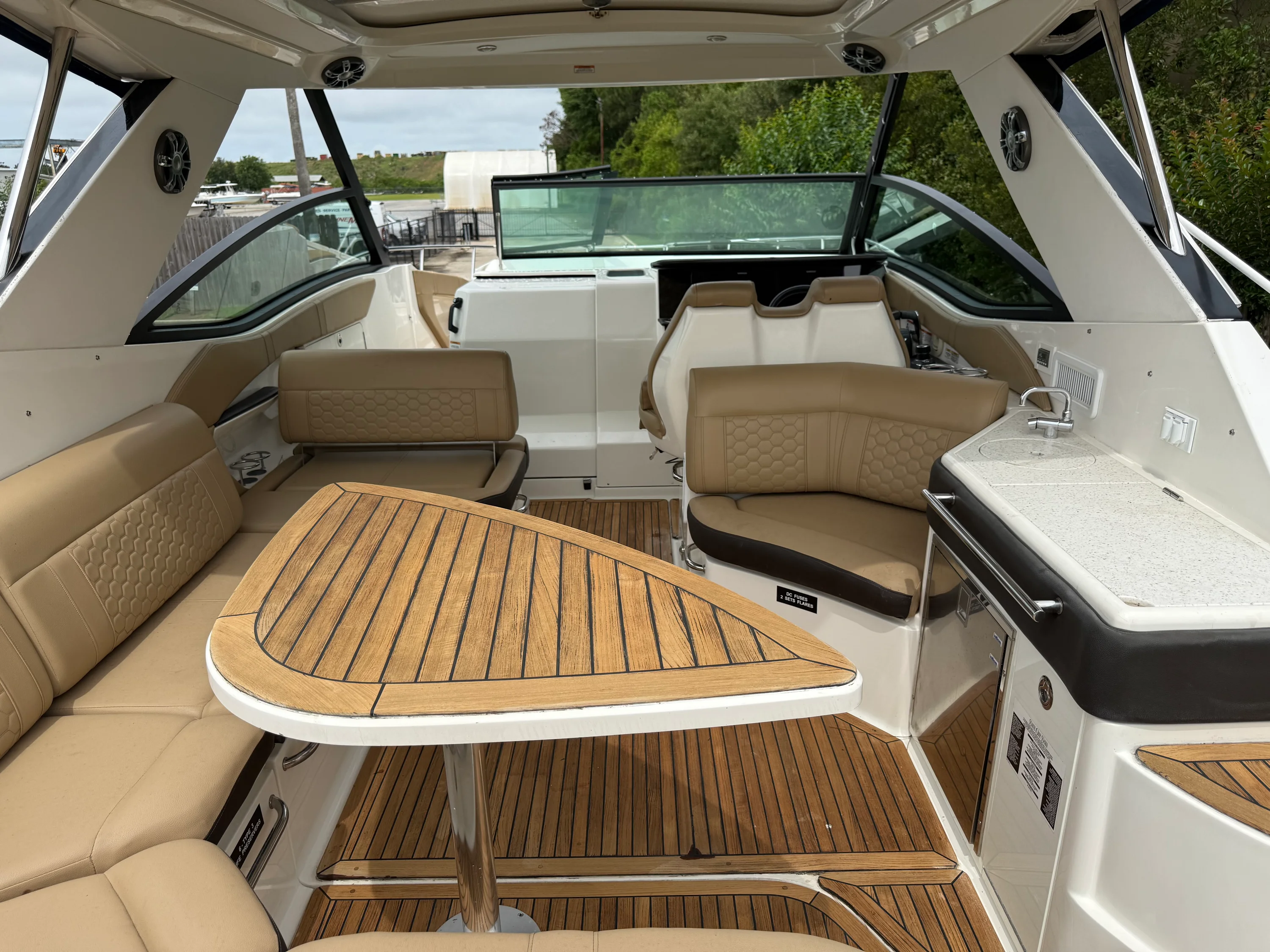 2020 Sea Ray 320 SUNDANCER Image Thumbnail #38