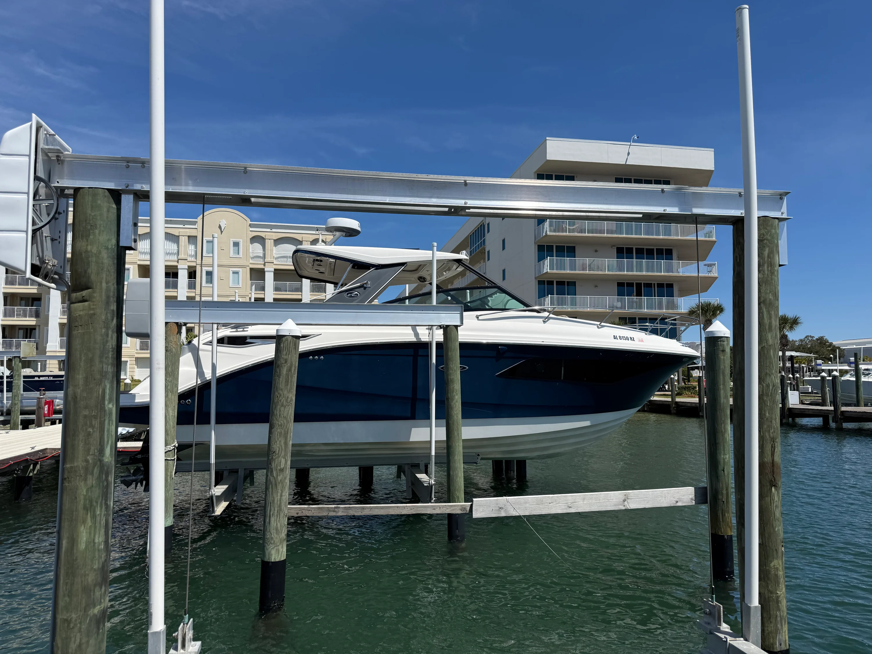 2020 Sea Ray 320 SUNDANCER Image Thumbnail #3
