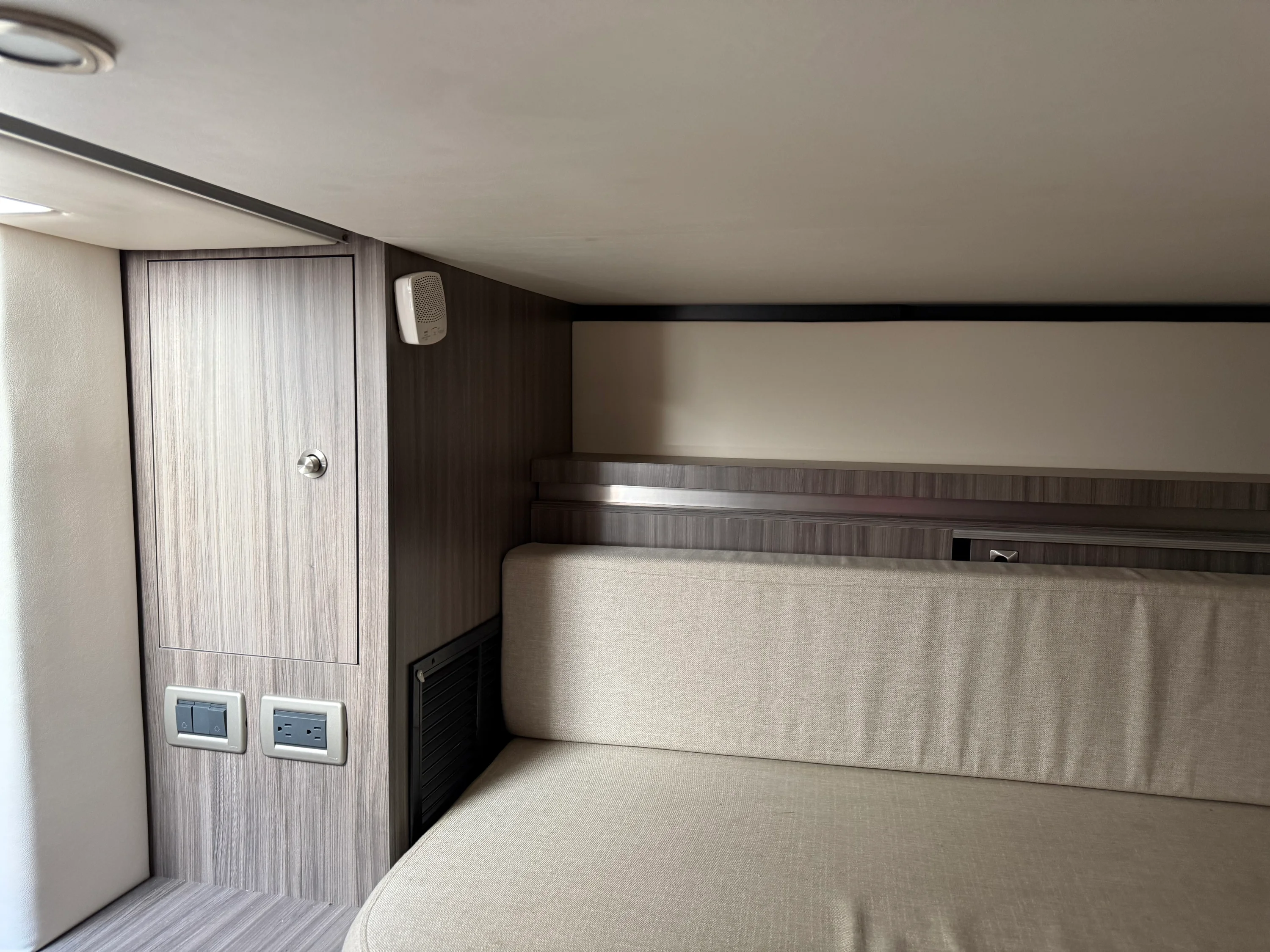 2020 Sea Ray 320 SUNDANCER Image Thumbnail #44