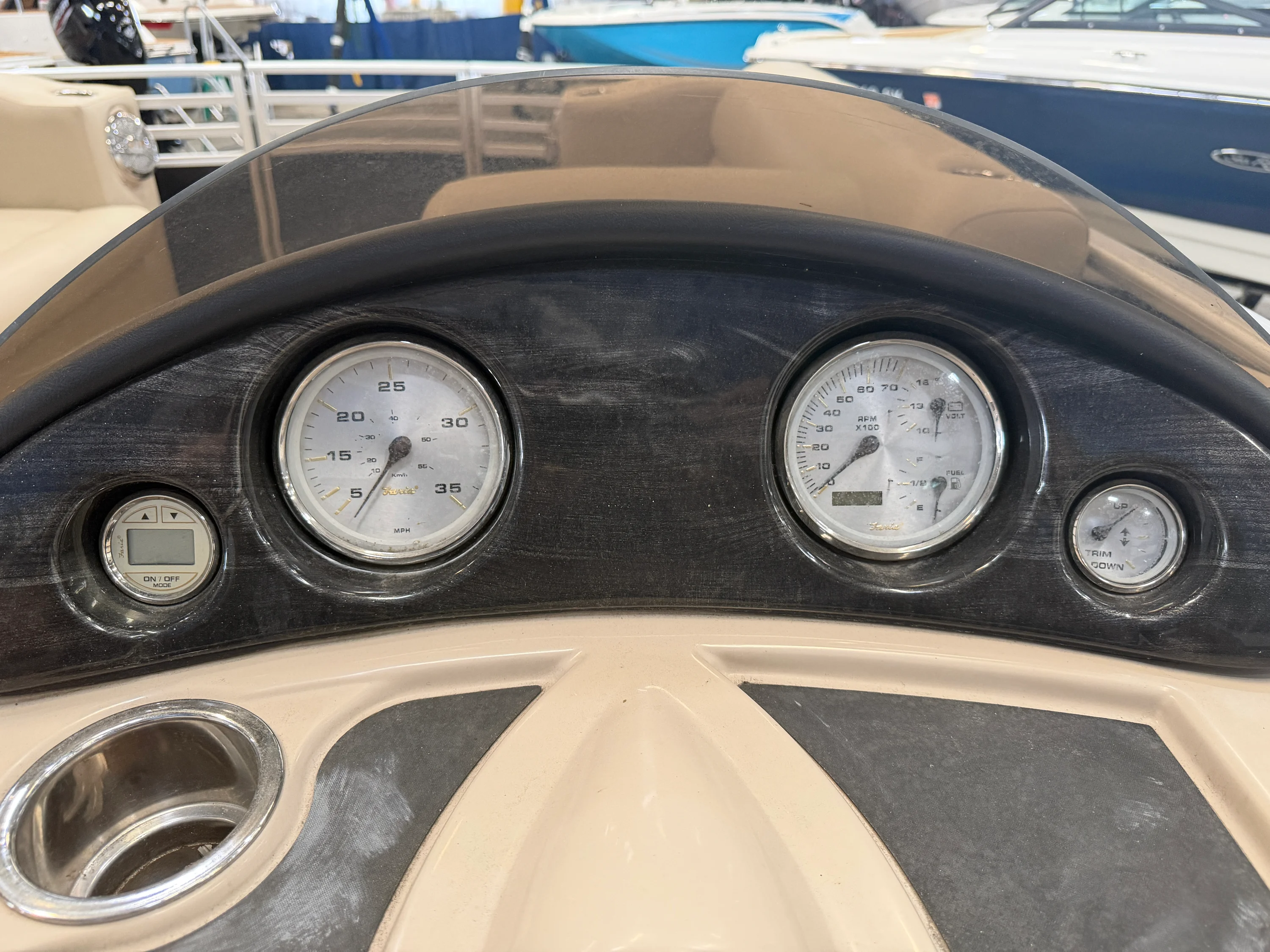 2011 Harris 230 SOLSTICE Image Thumbnail #19