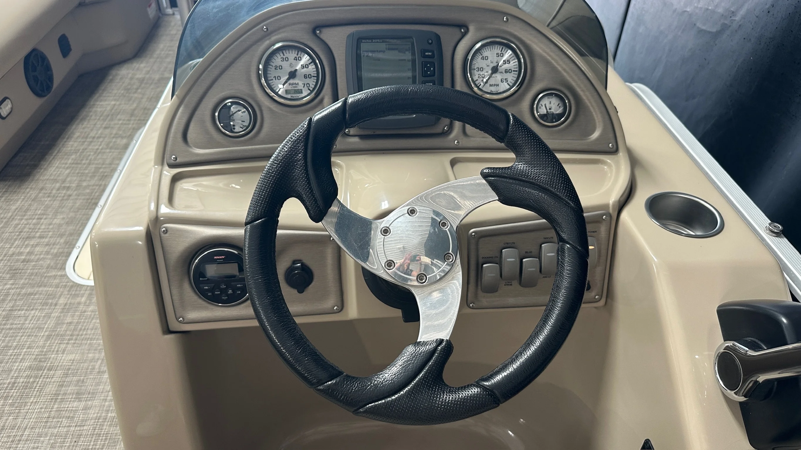 2016 G3 Boats SUNCATCHER X324SS Image Thumbnail #47