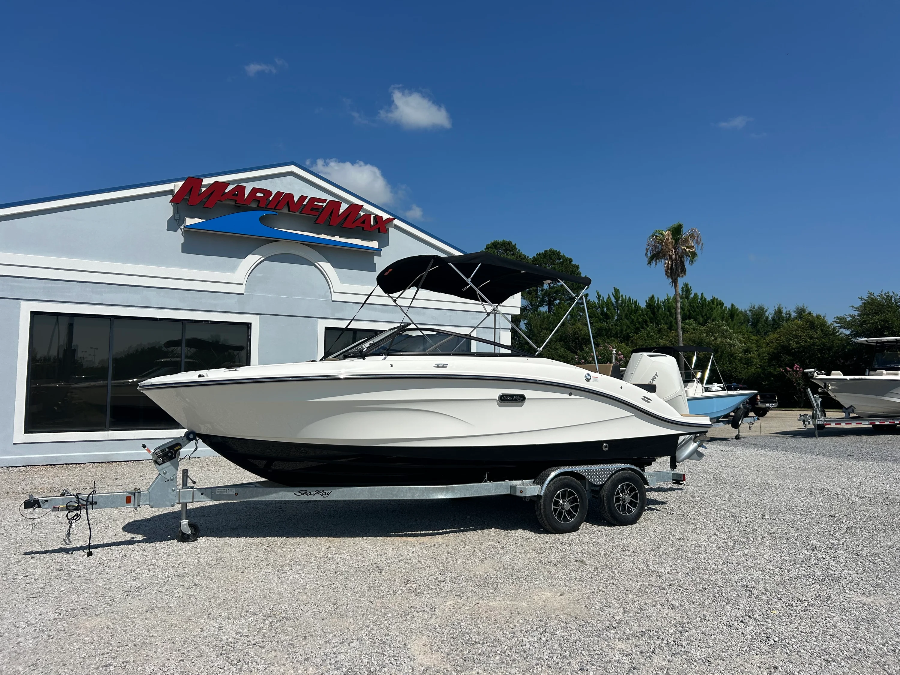 2026 Sea Ray SPX 210 Outboard Image Thumbnail #2