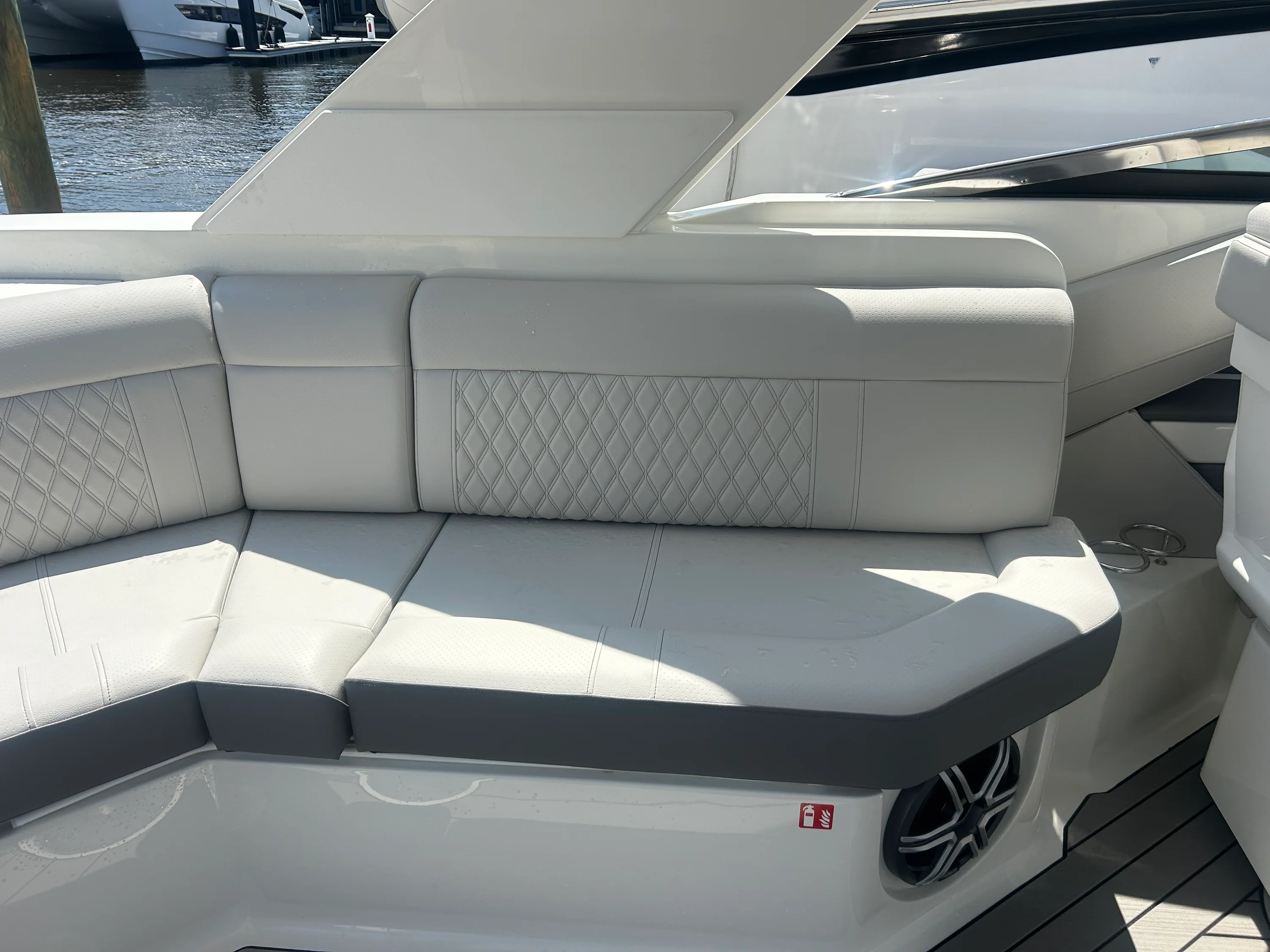 2026 Sea Ray SLX 310 Outboard Image Thumbnail #16