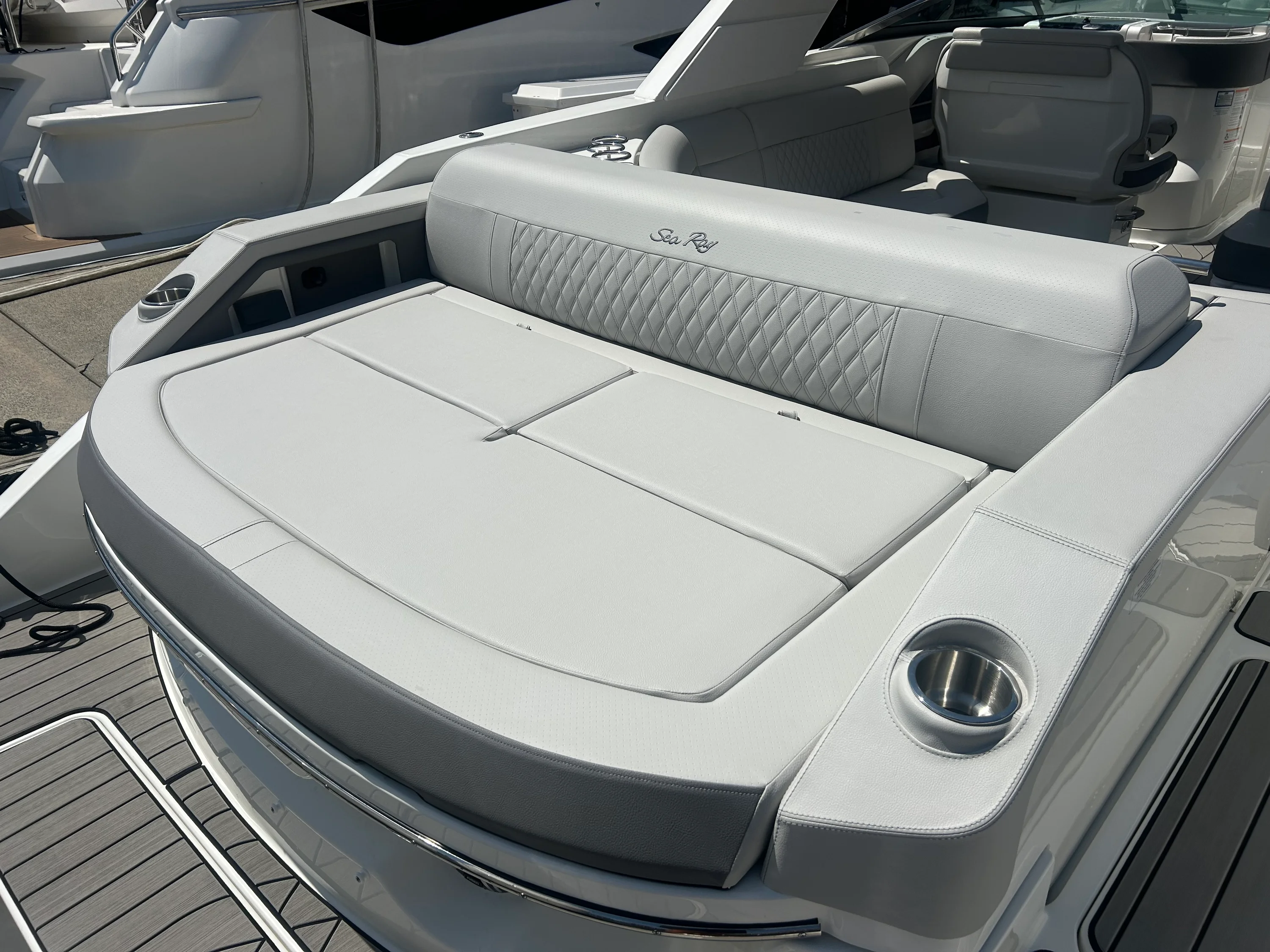 2026 Sea Ray SLX 310 Outboard Image Thumbnail #11