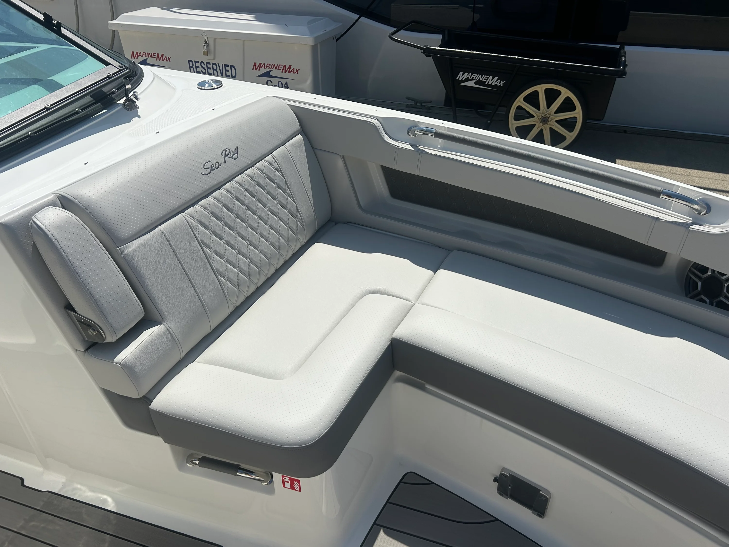 2026 Sea Ray SLX 310 Outboard Image Thumbnail #32