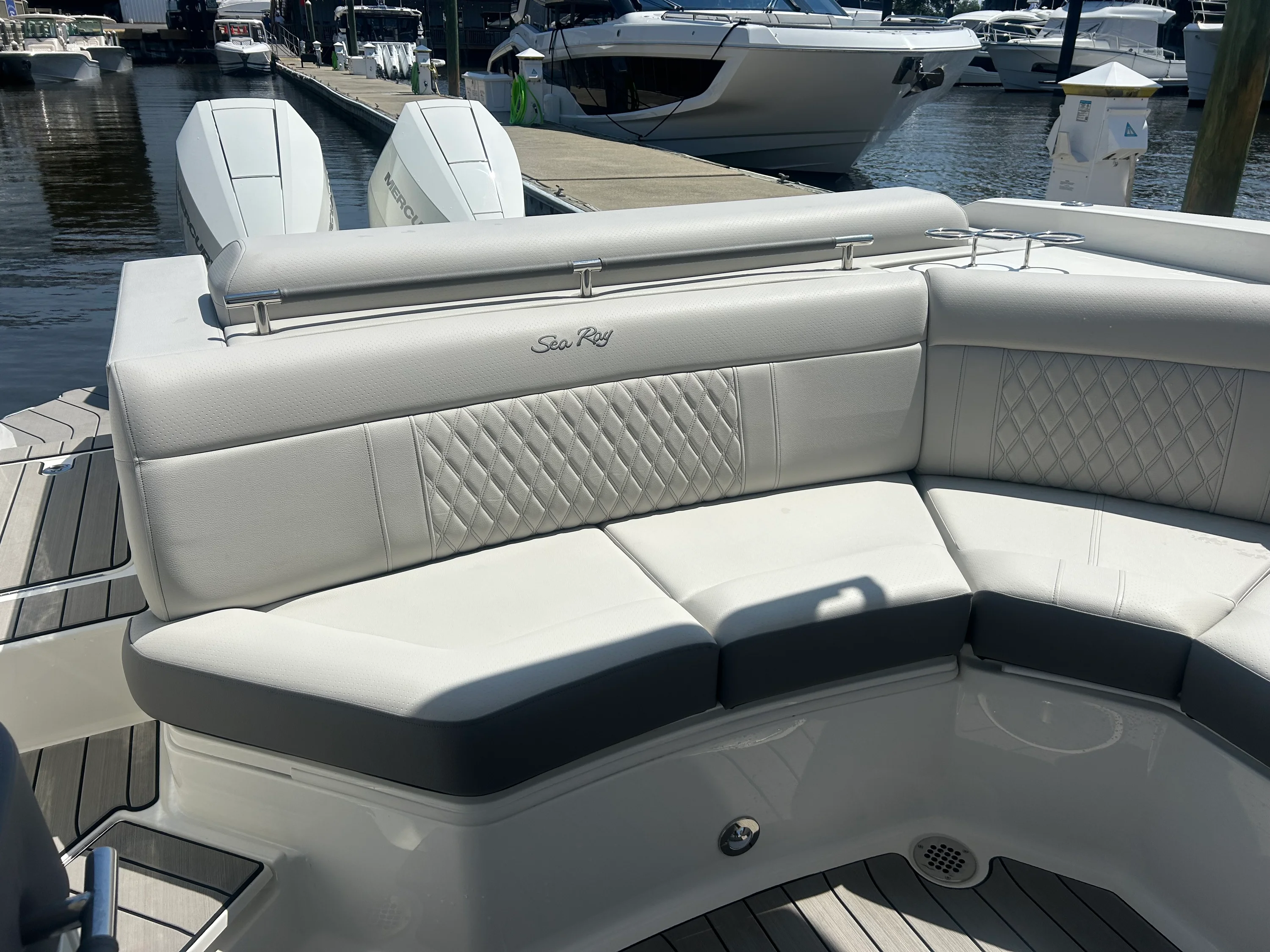 2026 Sea Ray SLX 310 Outboard Image Thumbnail #15