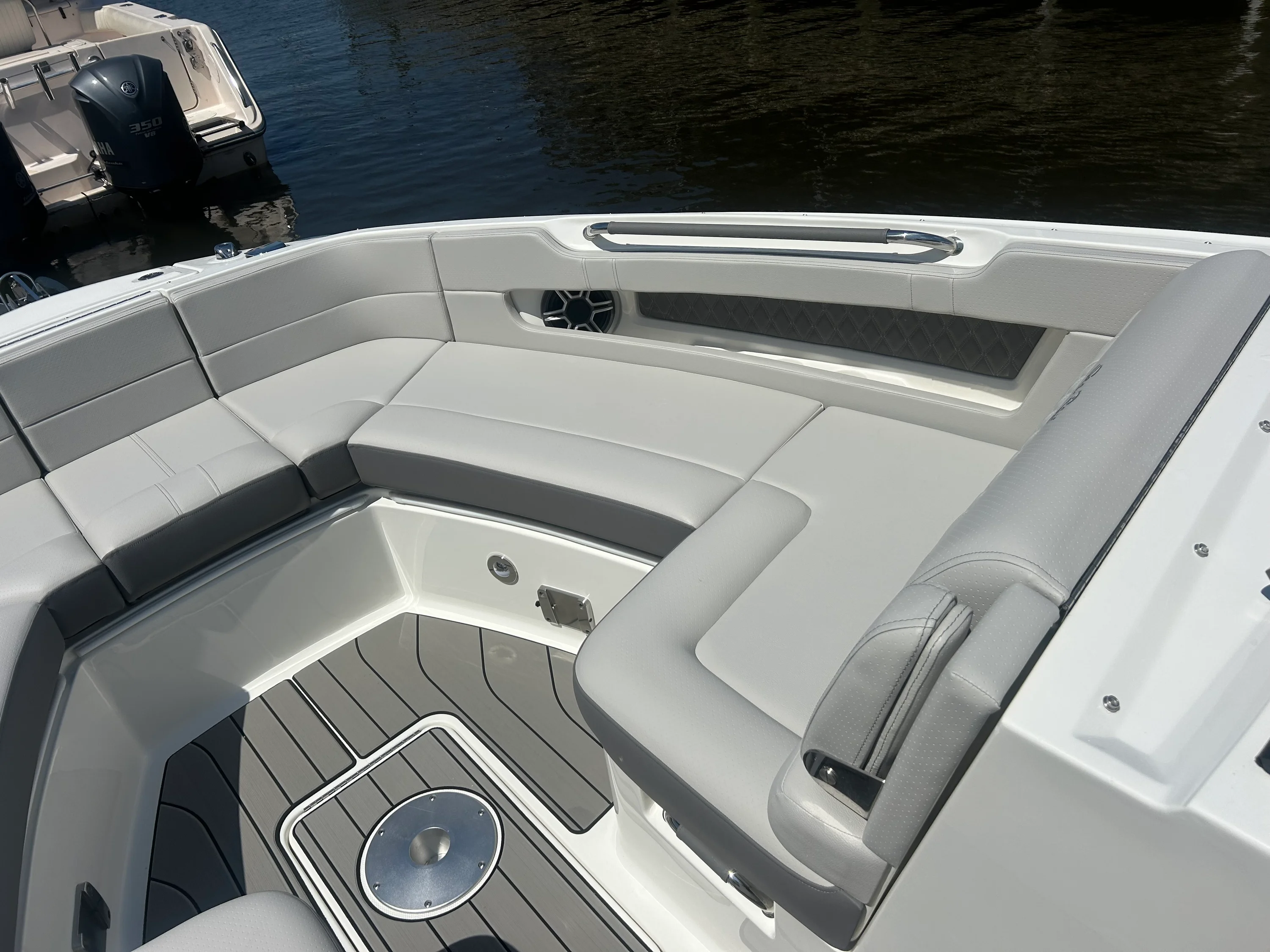 2026 Sea Ray SLX 310 Outboard Image Thumbnail #31