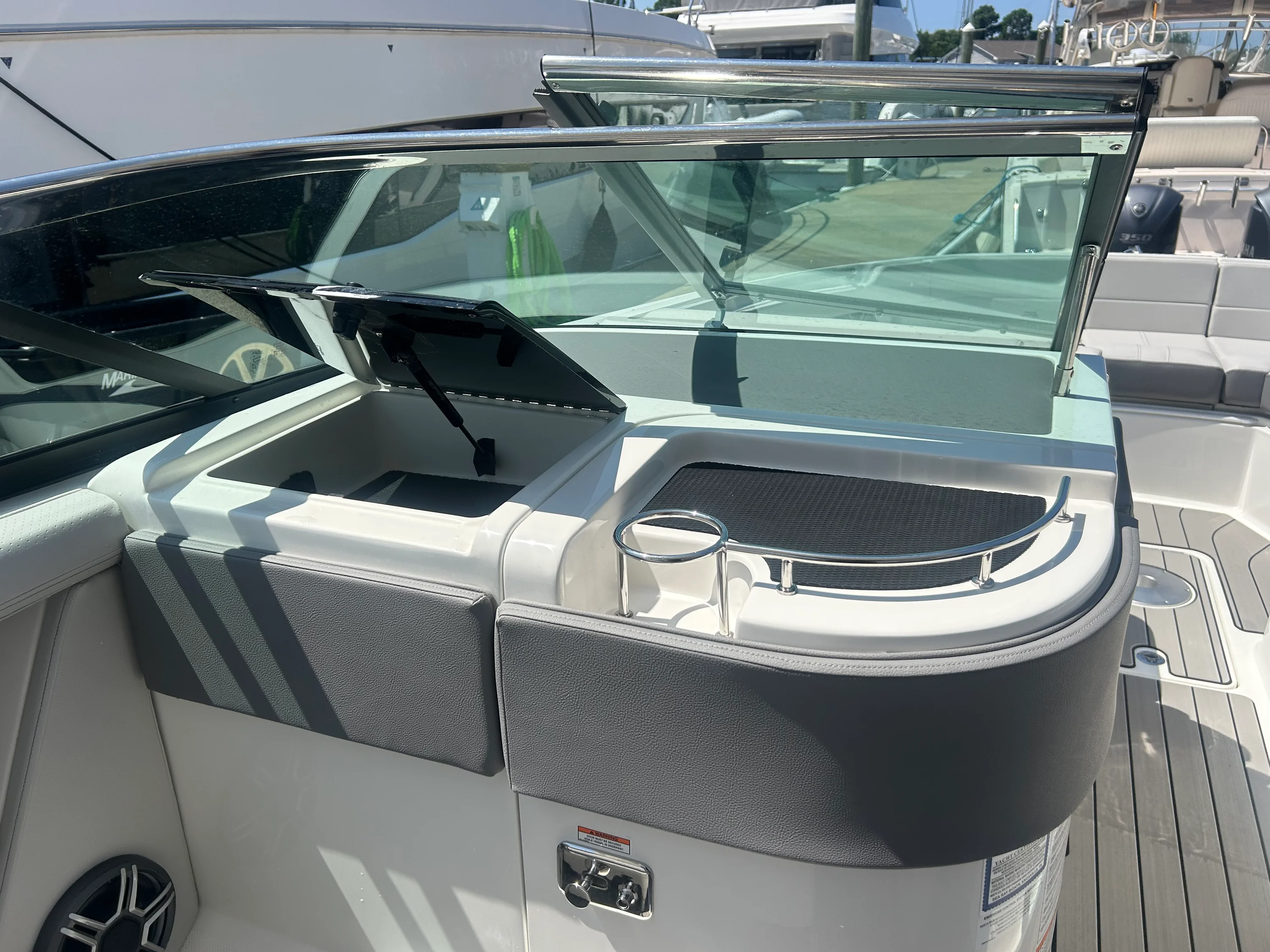 2026 Sea Ray SLX 310 Outboard Image Thumbnail #27