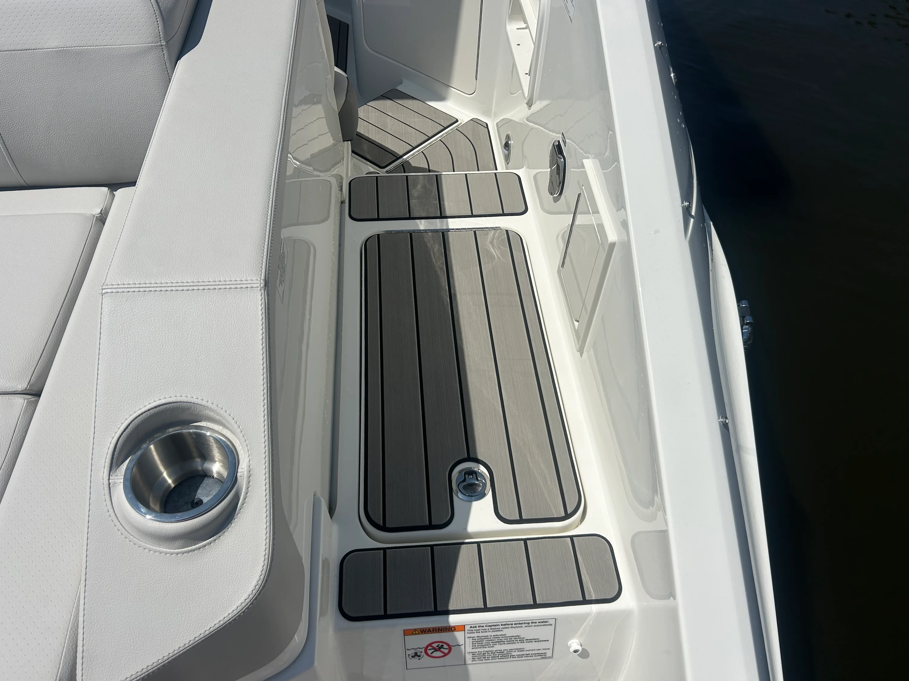 2026 Sea Ray SLX 310 Outboard Image Thumbnail #13