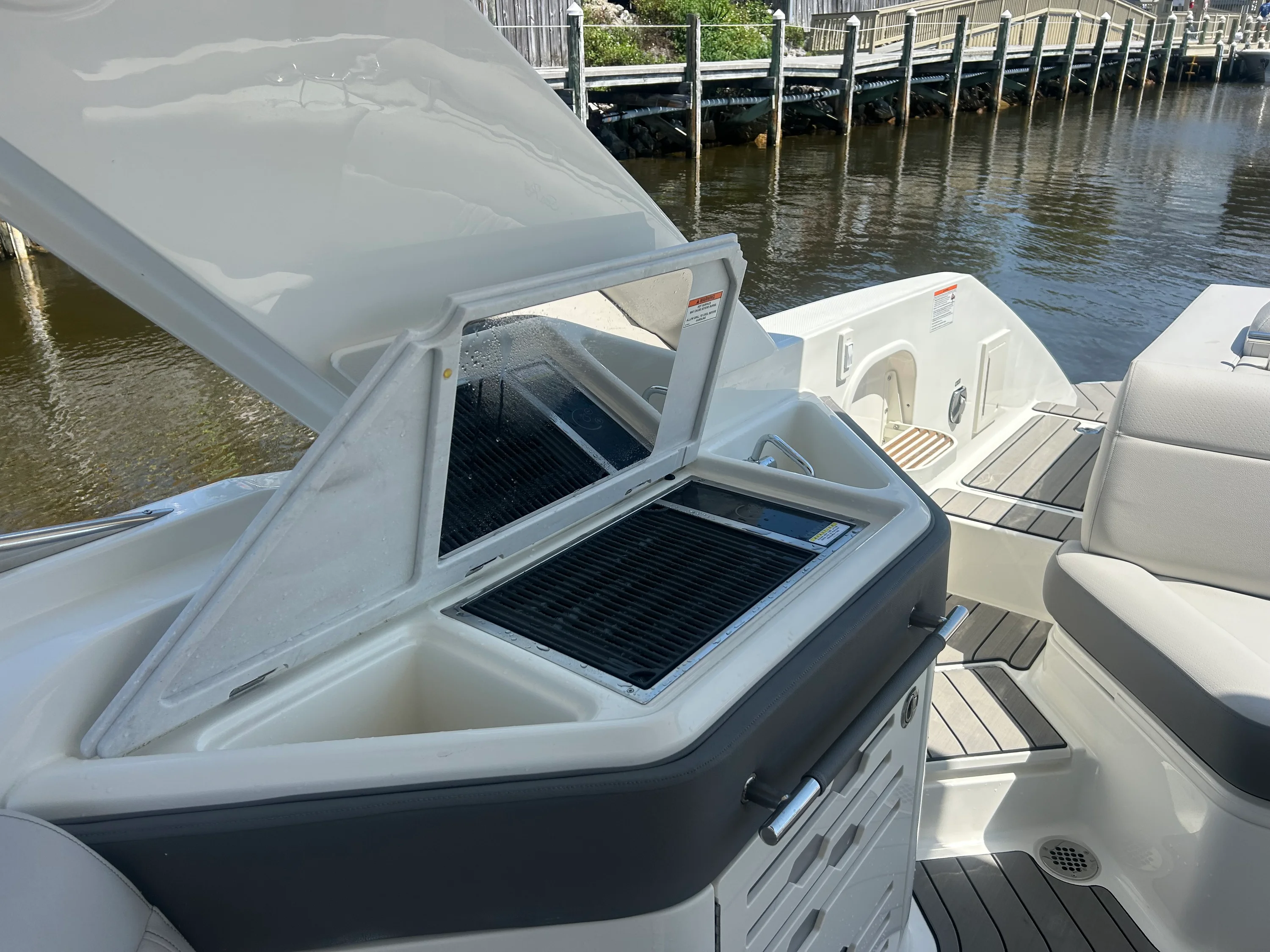 2026 Sea Ray SLX 310 Outboard Image Thumbnail #19