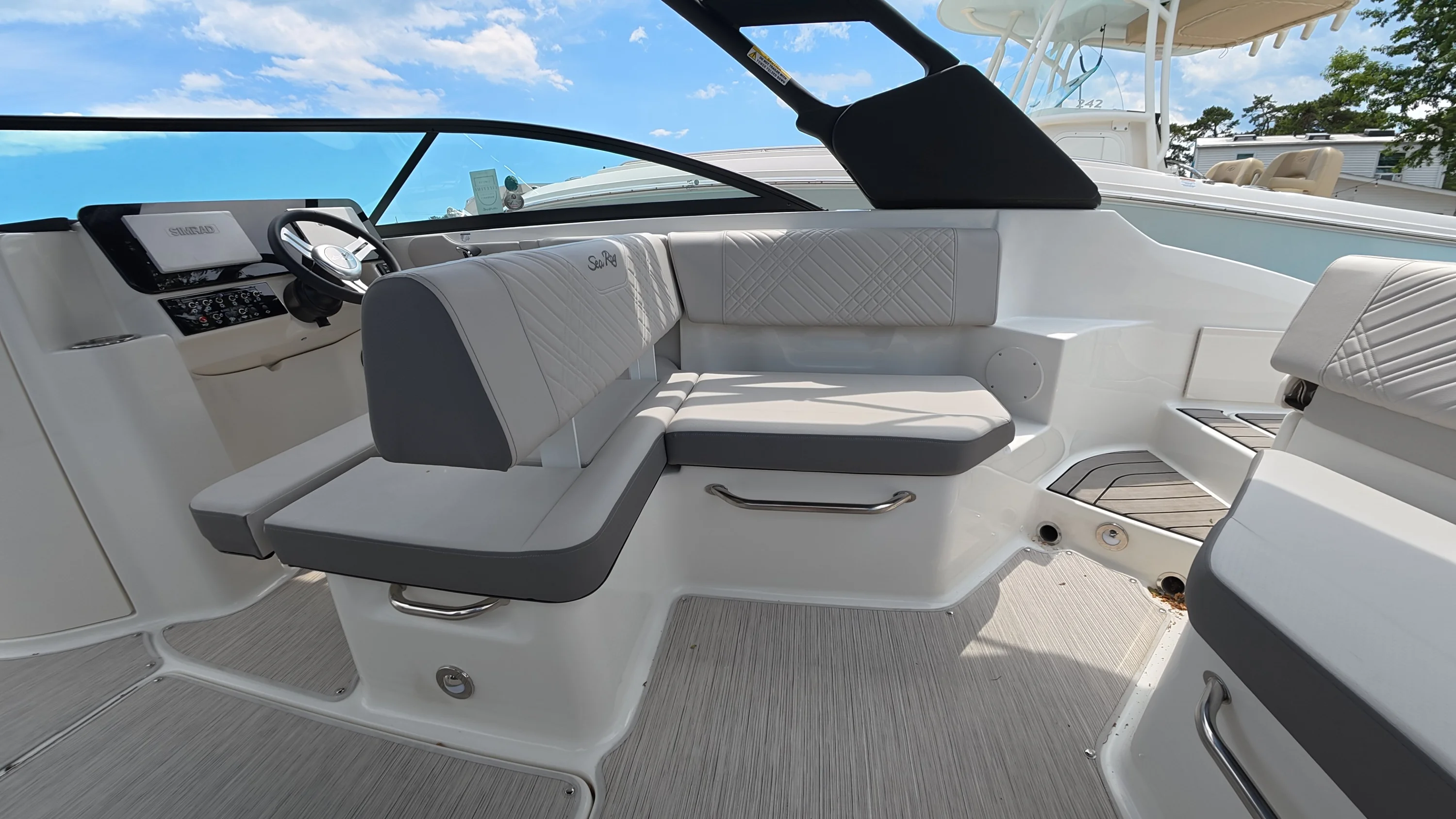 2026 Sea Ray SDX 250 Outboard Image Thumbnail #17