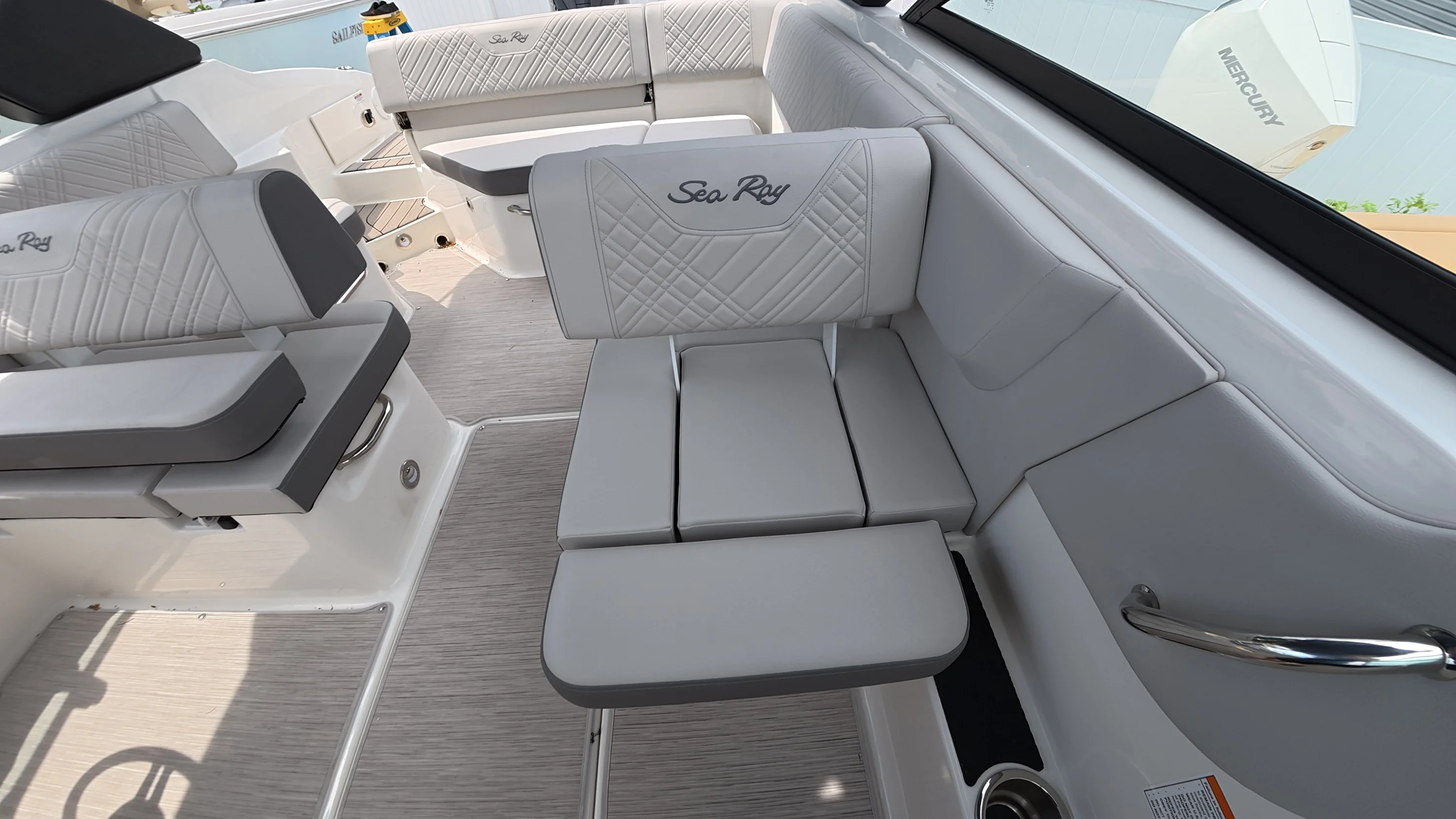 2026 Sea Ray SDX 250 Outboard Image Thumbnail #29