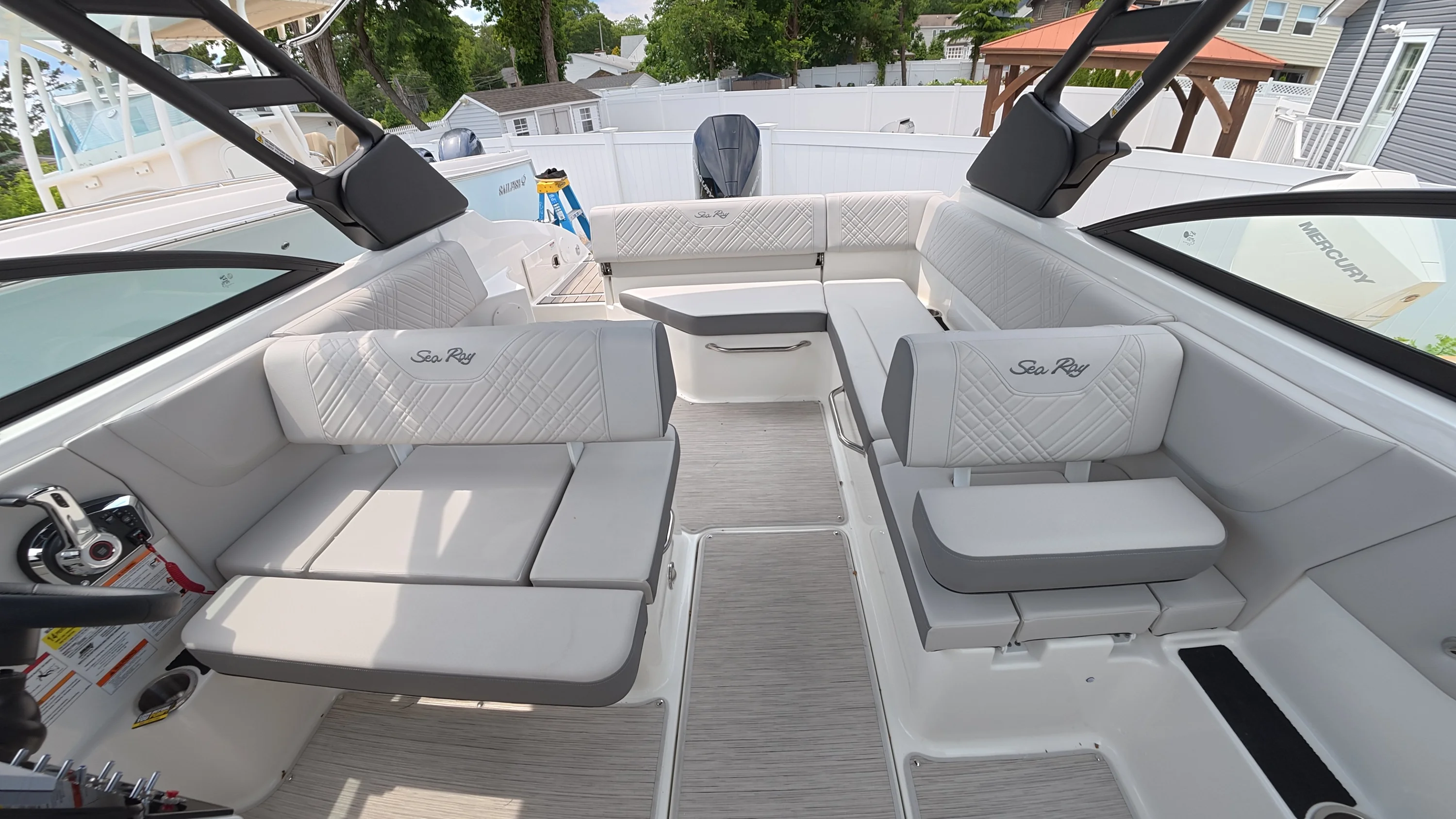 2026 Sea Ray SDX 250 Outboard Image Thumbnail #21