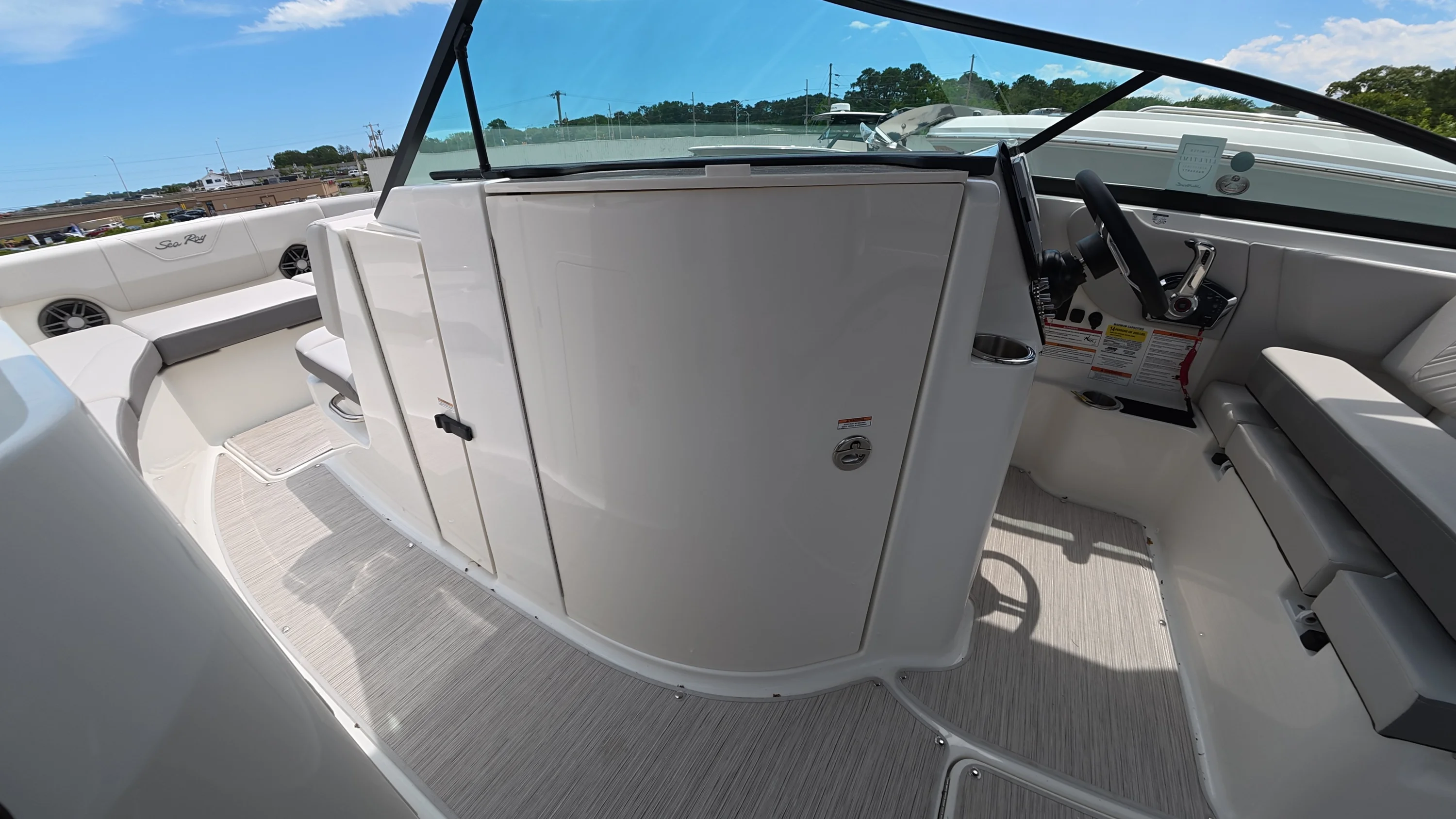 2026 Sea Ray SDX 250 Outboard Image Thumbnail #31
