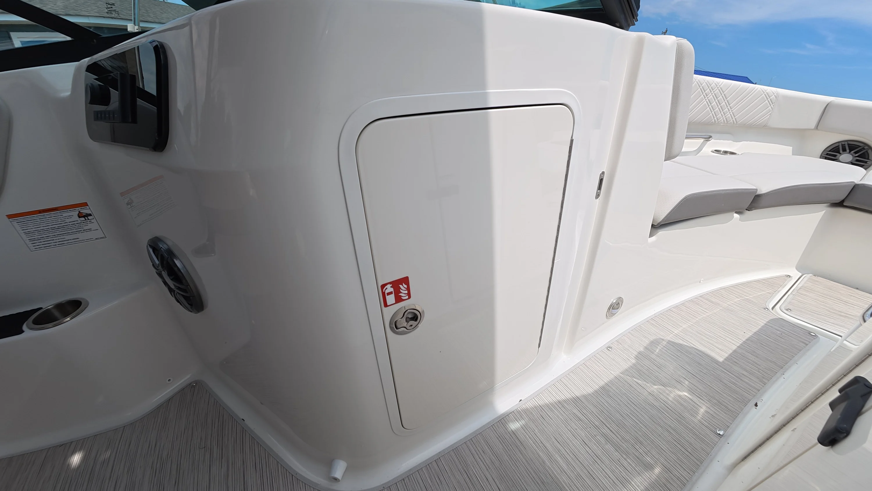 2026 Sea Ray SDX 250 Outboard Image Thumbnail #35