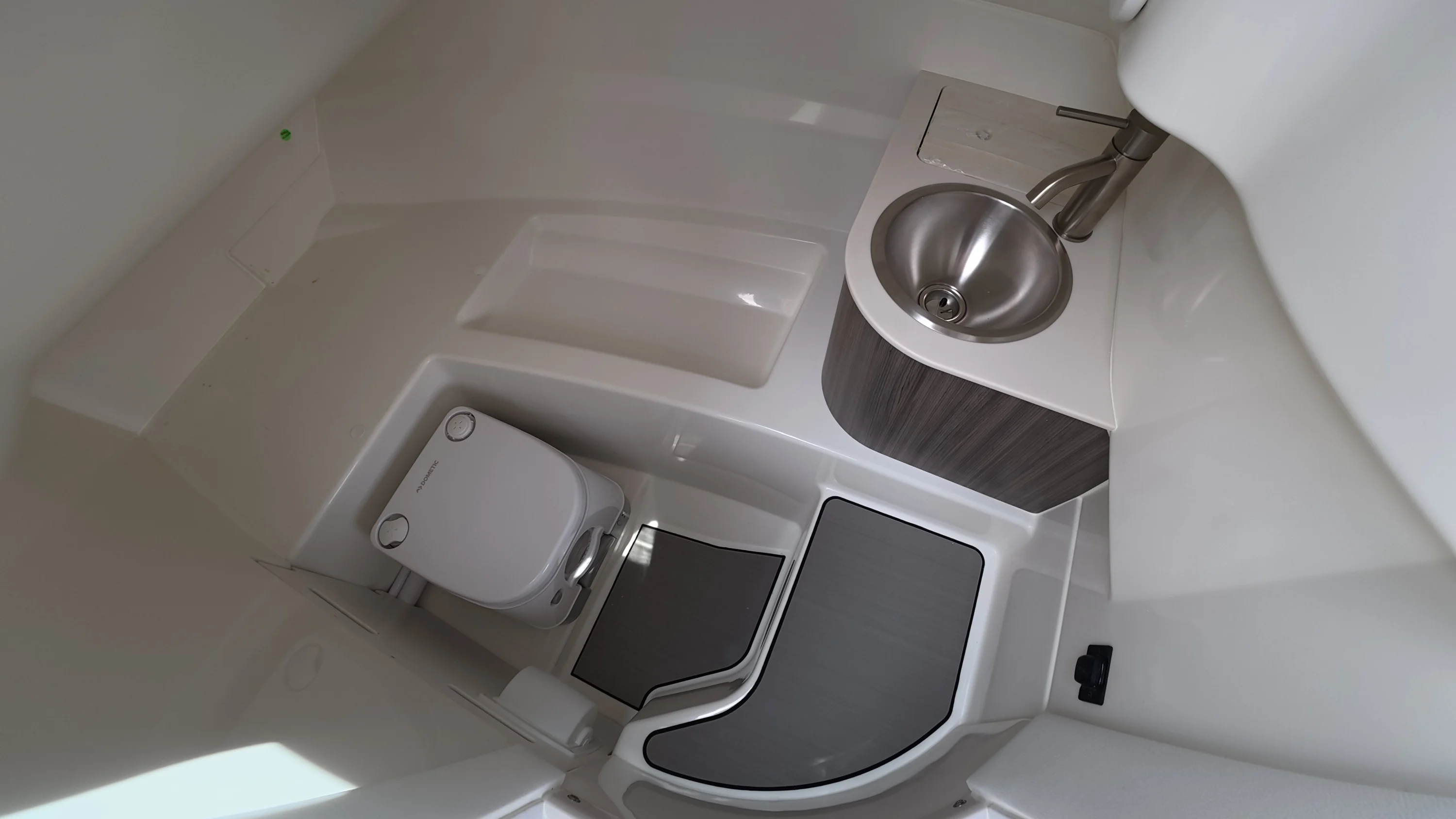 2026 Sea Ray SDX 250 Outboard Image Thumbnail #34