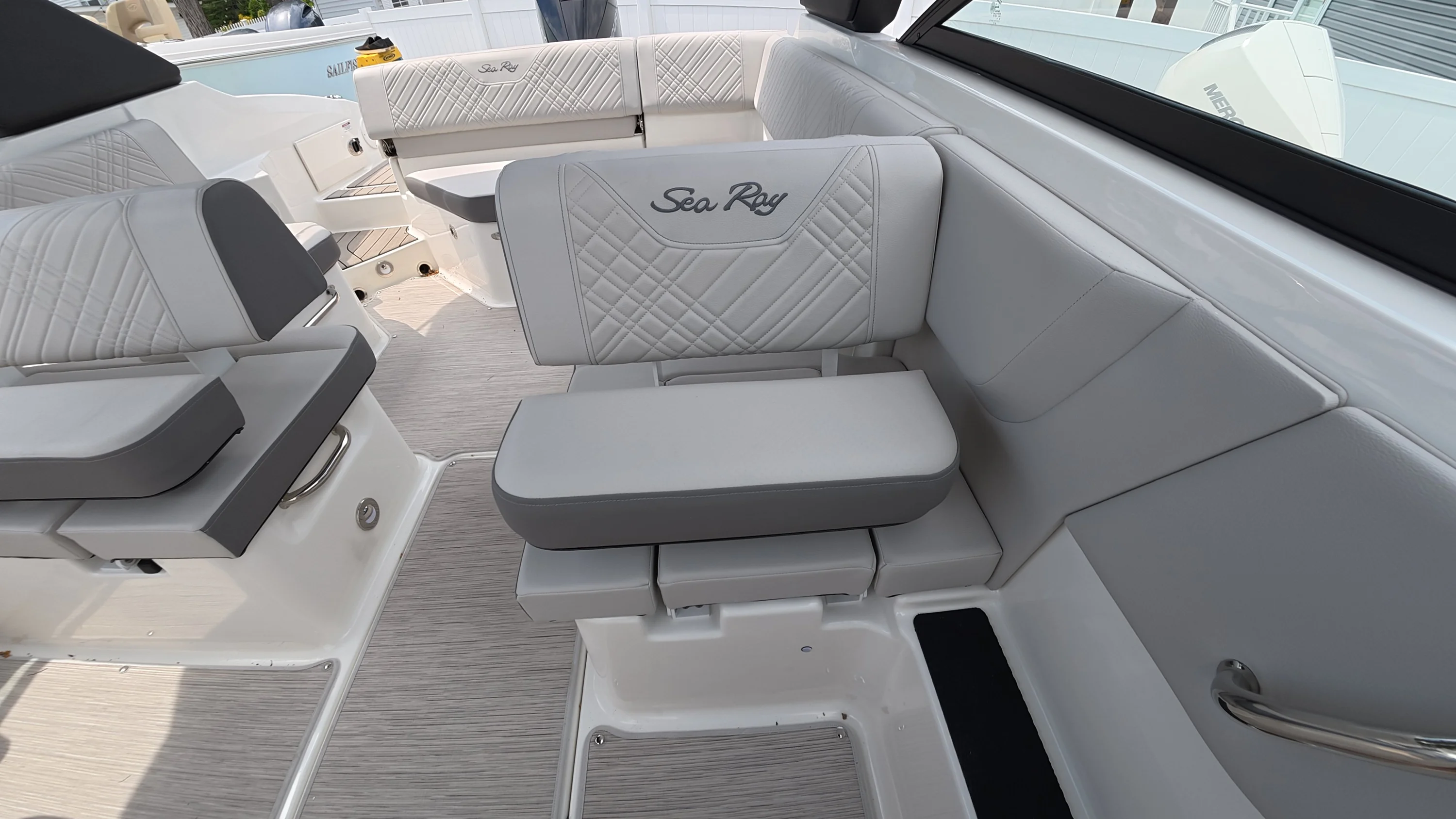 2026 Sea Ray SDX 250 Outboard Image Thumbnail #28