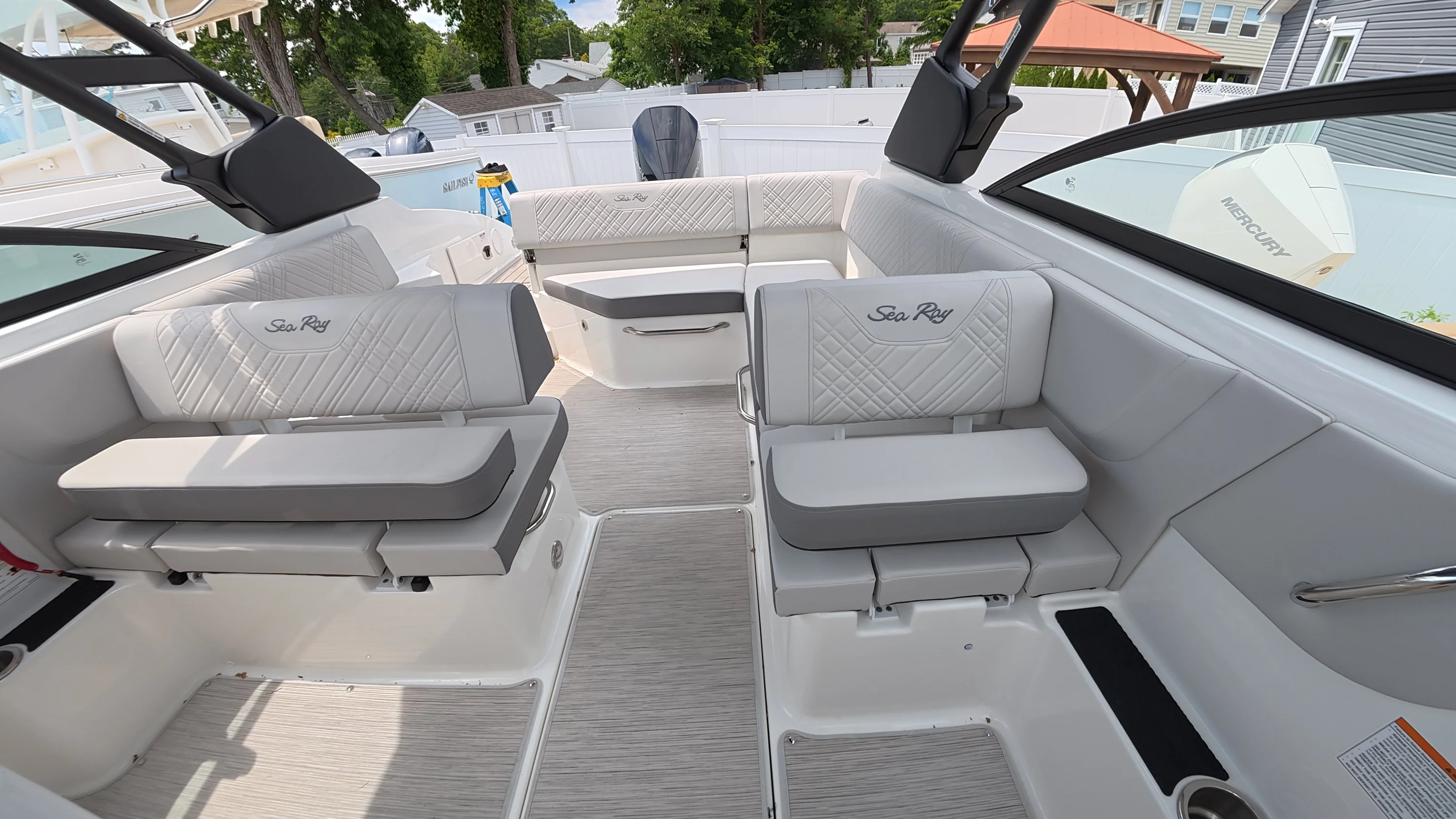2026 Sea Ray SDX 250 Outboard Image Thumbnail #27