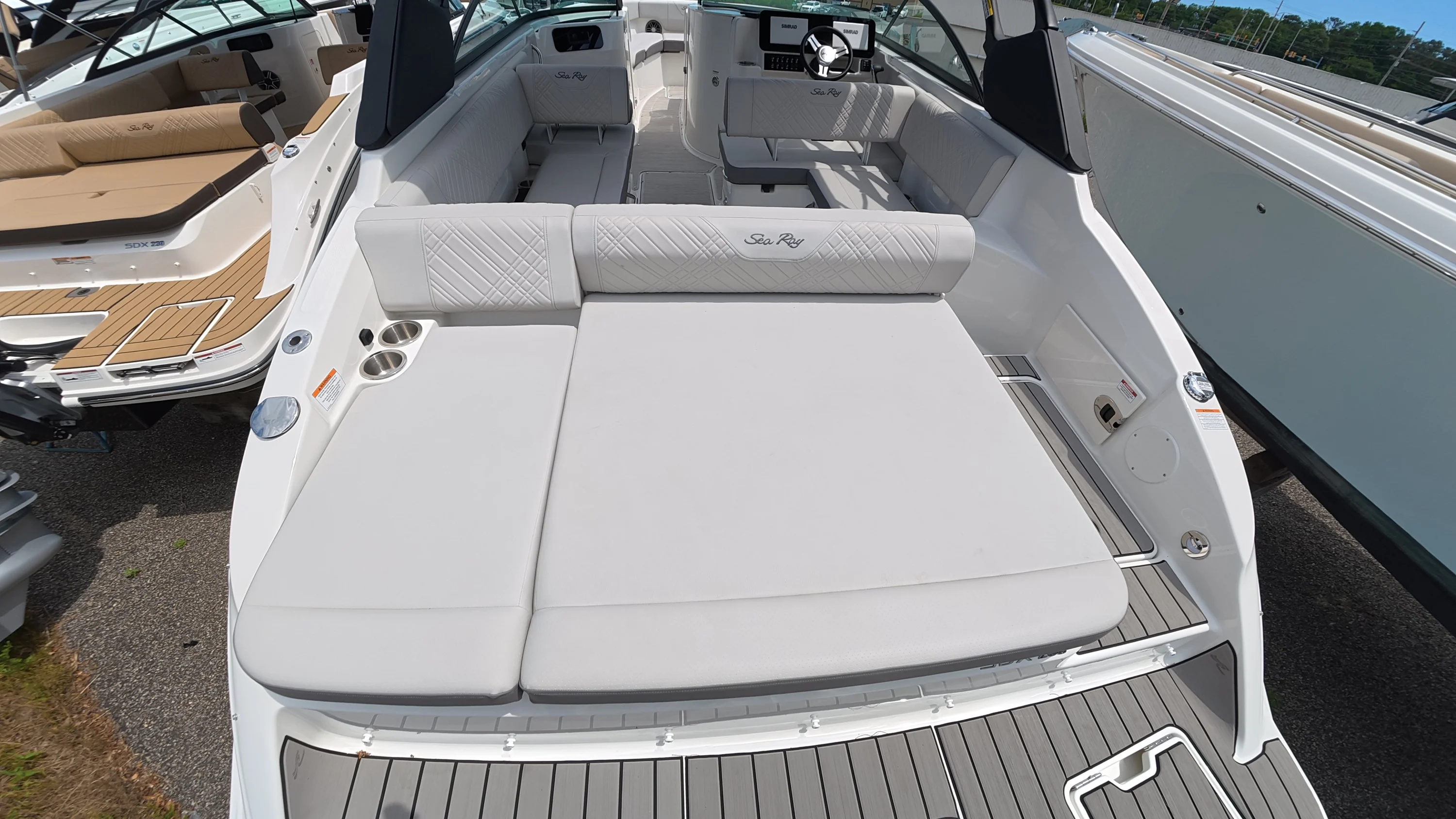 2026 Sea Ray SDX 250 Outboard Image Thumbnail #3