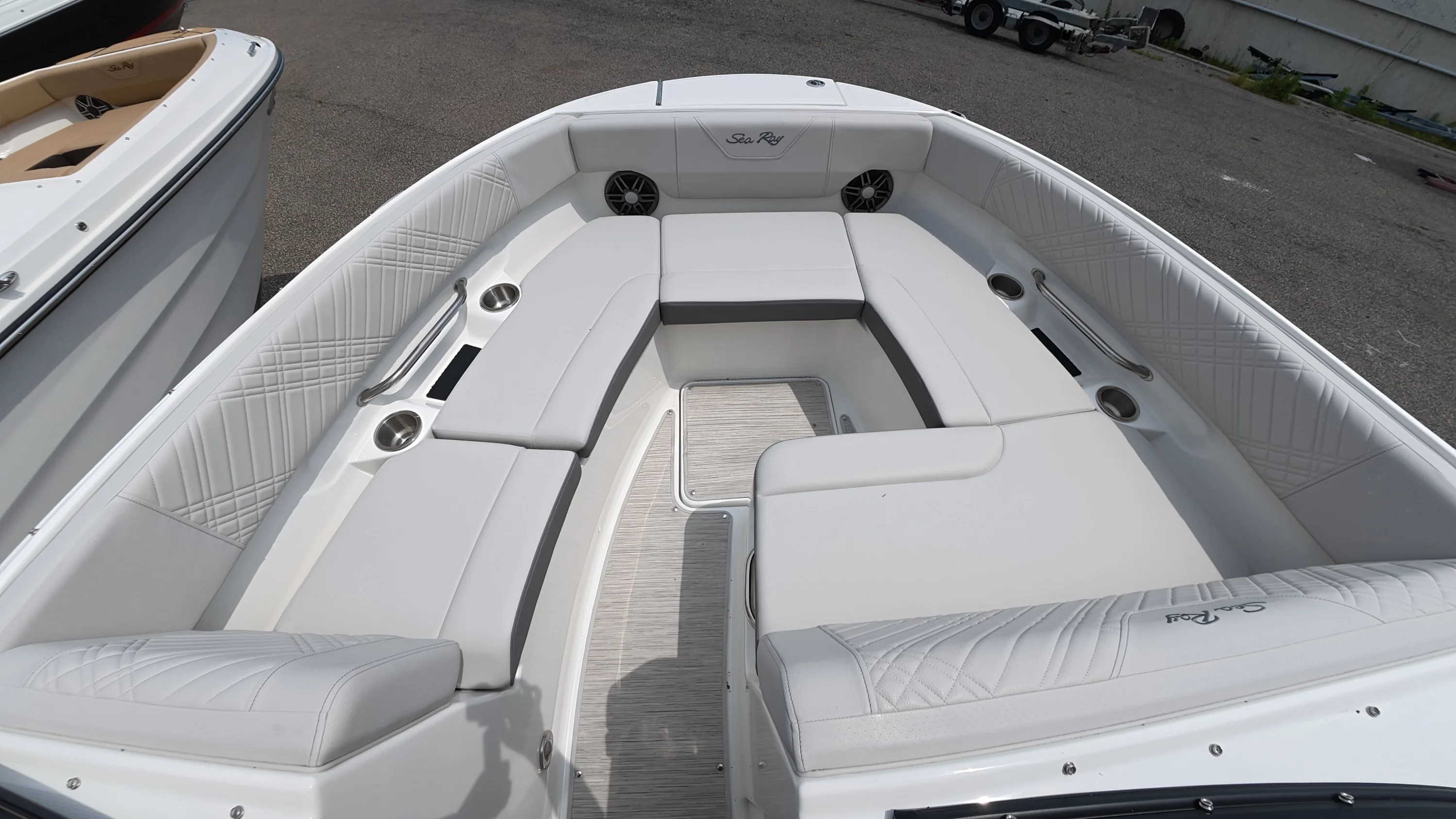 2026 Sea Ray SDX 250 Outboard Image Thumbnail #38