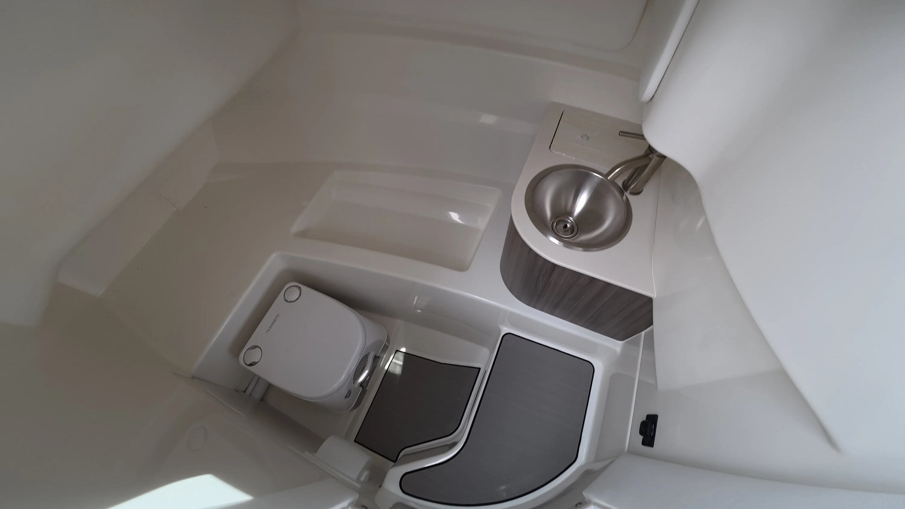 2026 Sea Ray SDX 250 Outboard Image Thumbnail #33
