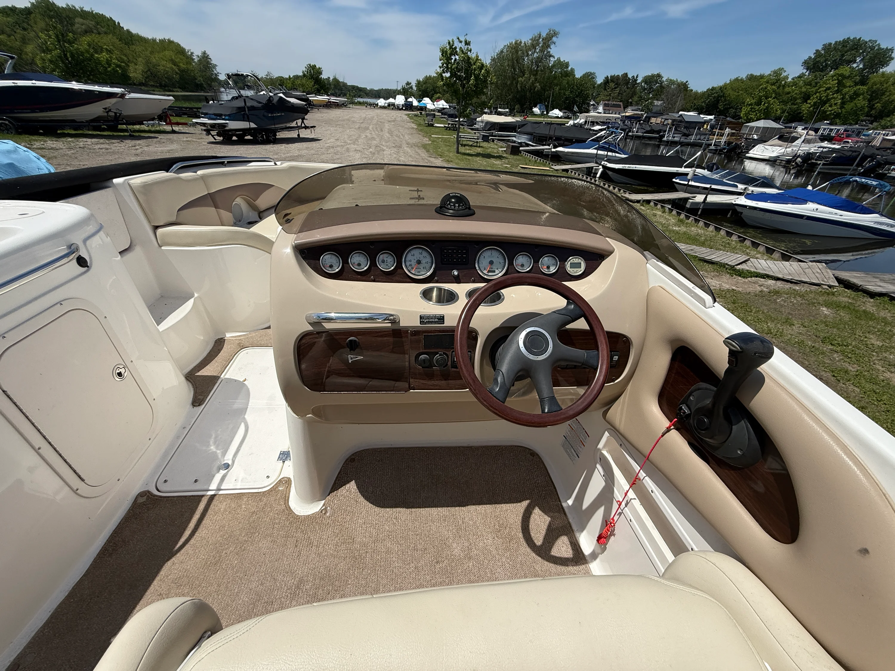 2005 Chaparral 252 SUNSESTA Image Thumbnail #9