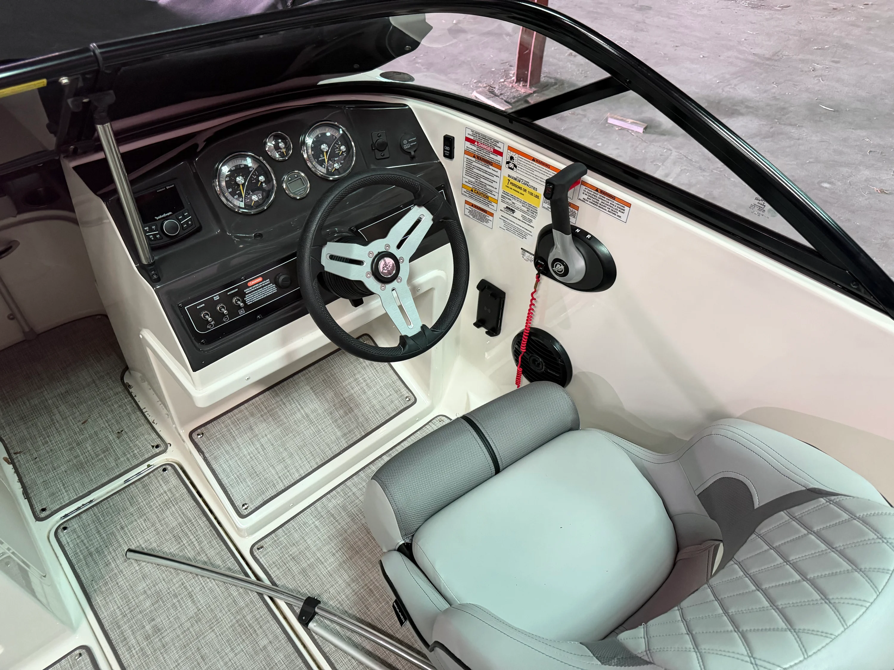 2023 Bayliner VR4 Bowrider Image Thumbnail #6