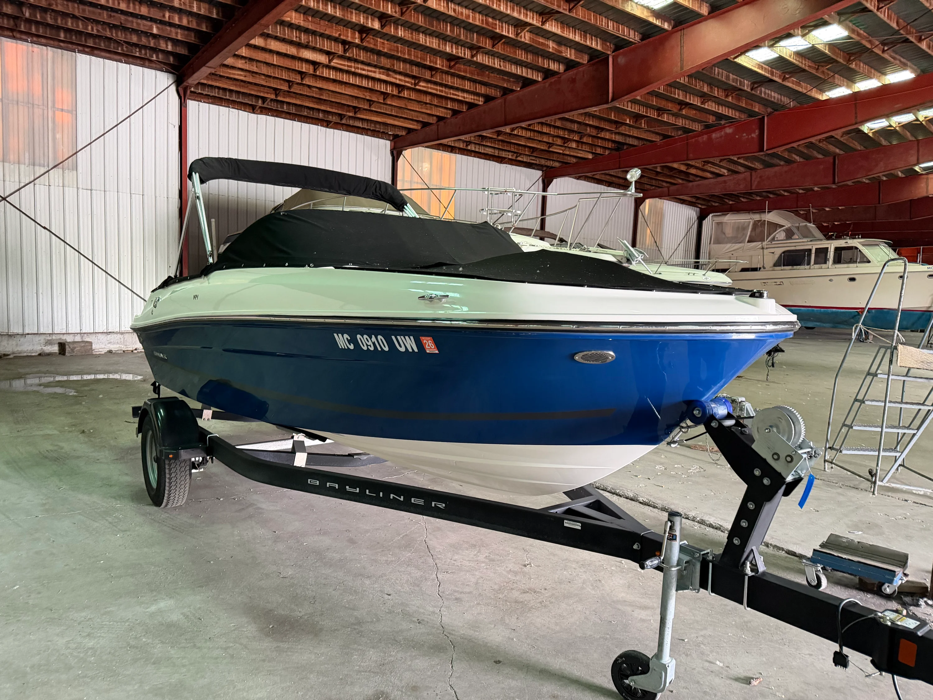 2023 Bayliner VR4 Bowrider Image Thumbnail #2