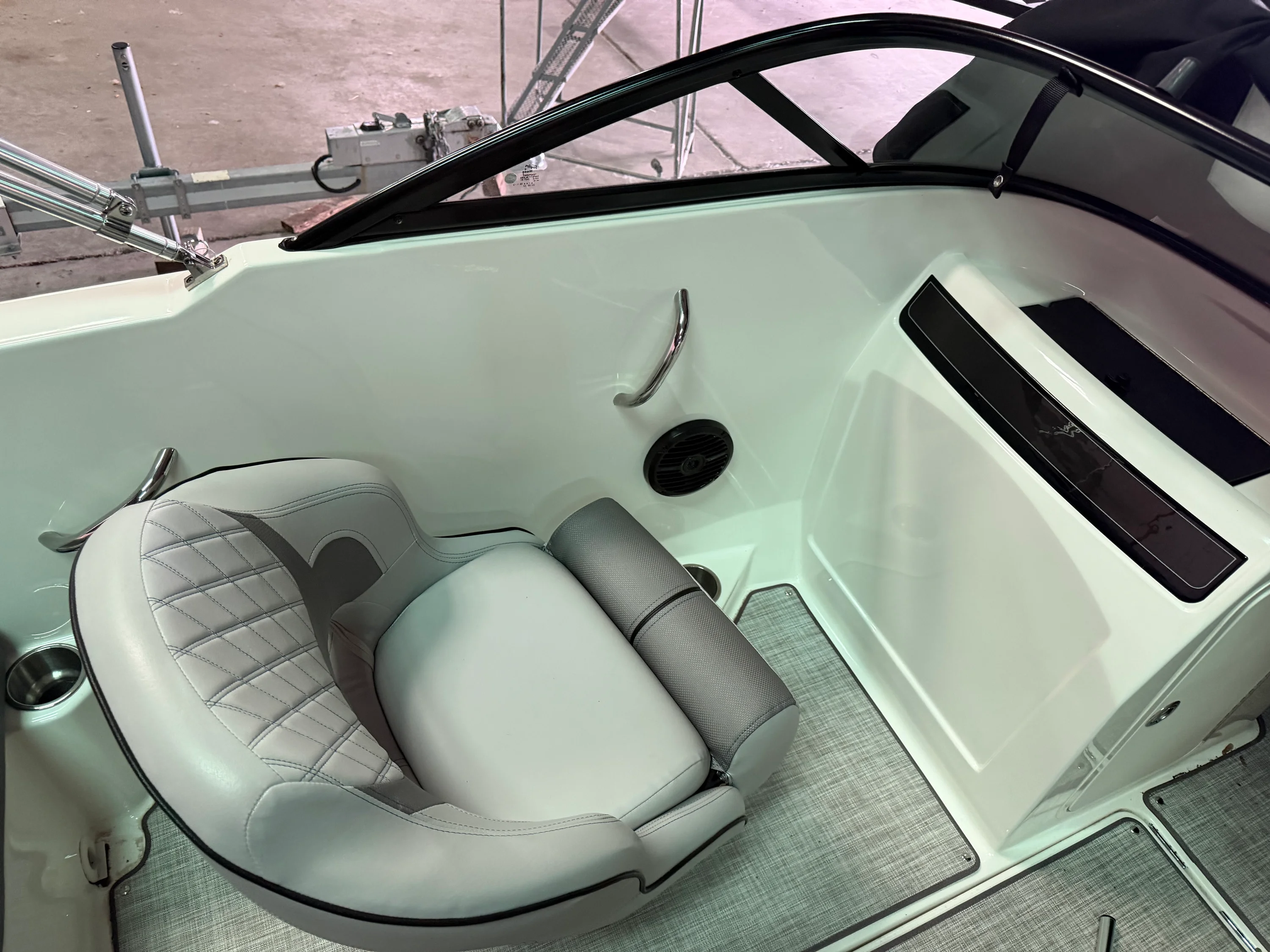 2023 Bayliner VR4 Bowrider Image Thumbnail #7