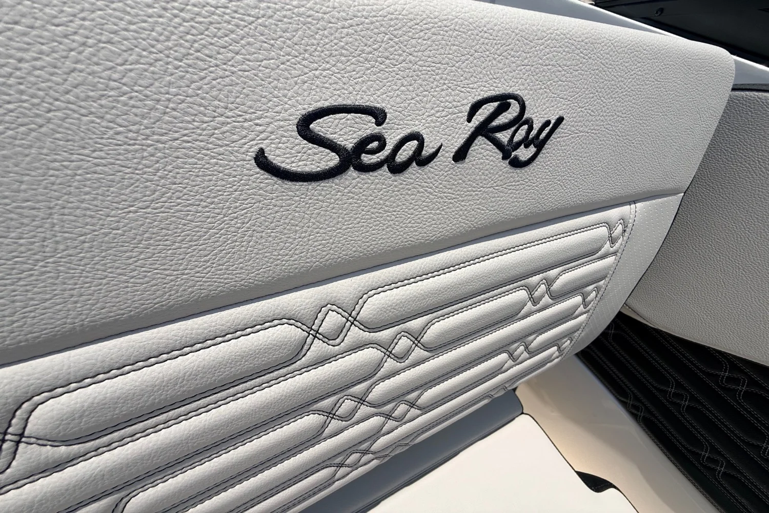 2026 Sea Ray SPX 210 Outboard Image Thumbnail #11