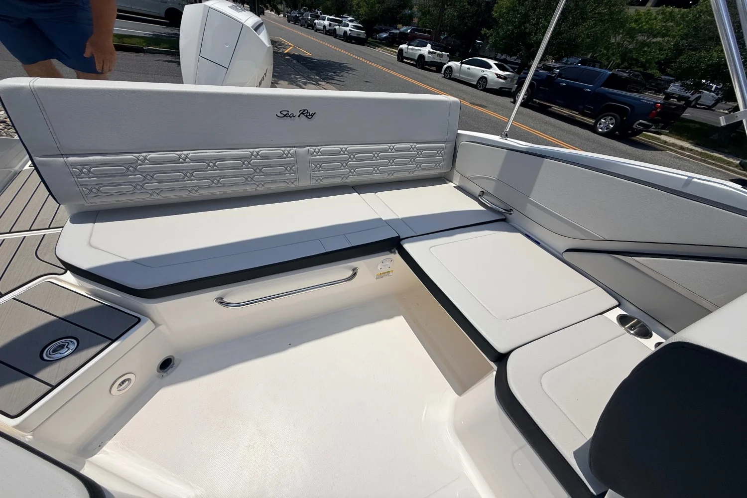 2026 Sea Ray SPX 210 Outboard Image Thumbnail #5