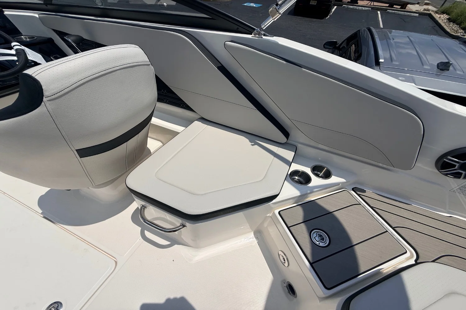 2026 Sea Ray SPX 210 Outboard Image Thumbnail #6